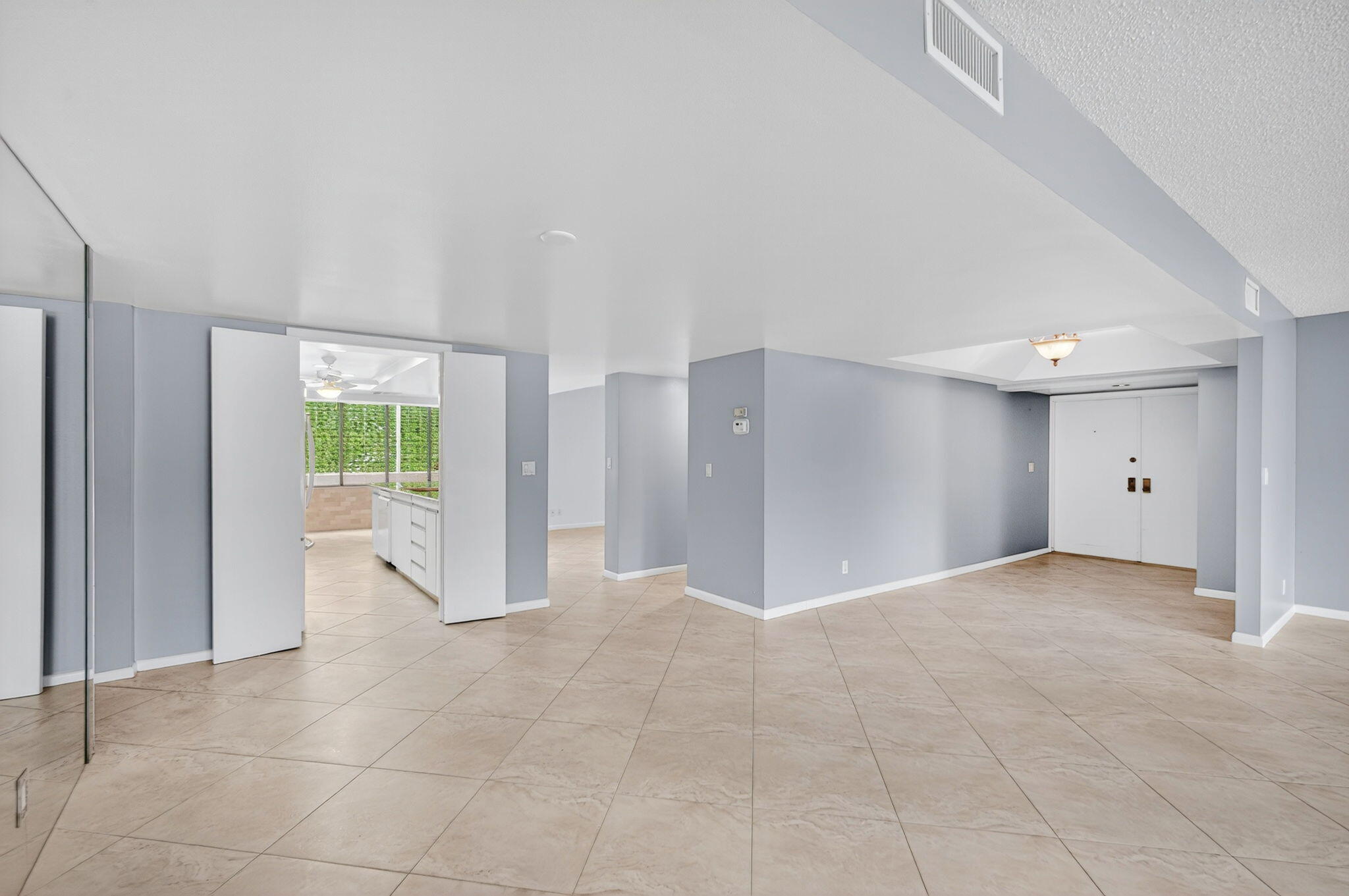 COURTYARD CONDO - Residential