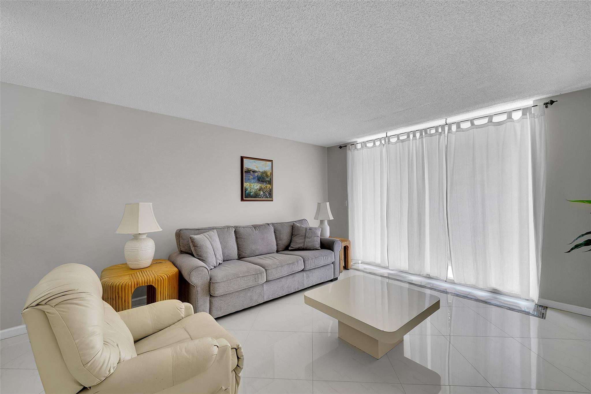 3161 S OCEAN DR 207