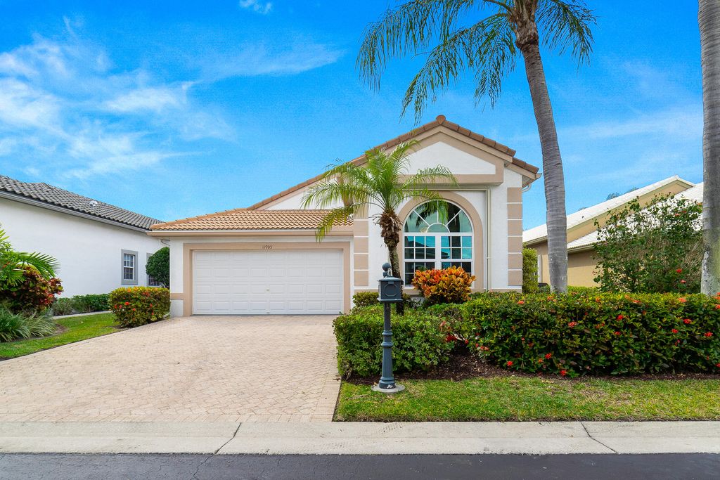 Photo of 11905 Fountainside Circle, Boynton Beach, FL 33437 (MLS # R11161472)