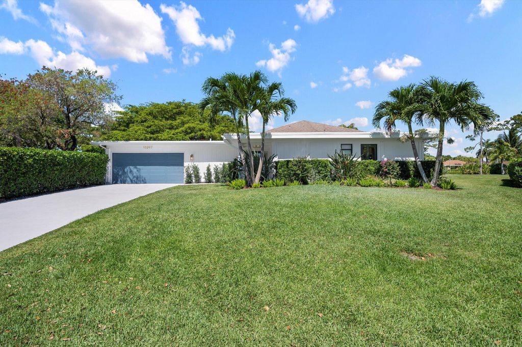Photo of 13297 Garth Court, Palm Beach Gardens, FL 33418 (MLS # B26007703)