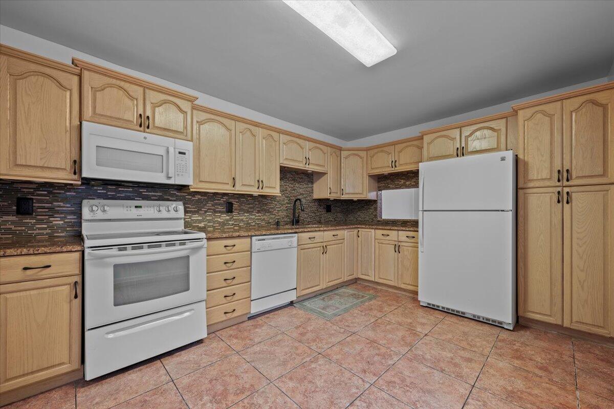 VILLAGES OF WOODLAKE 1 - Residential