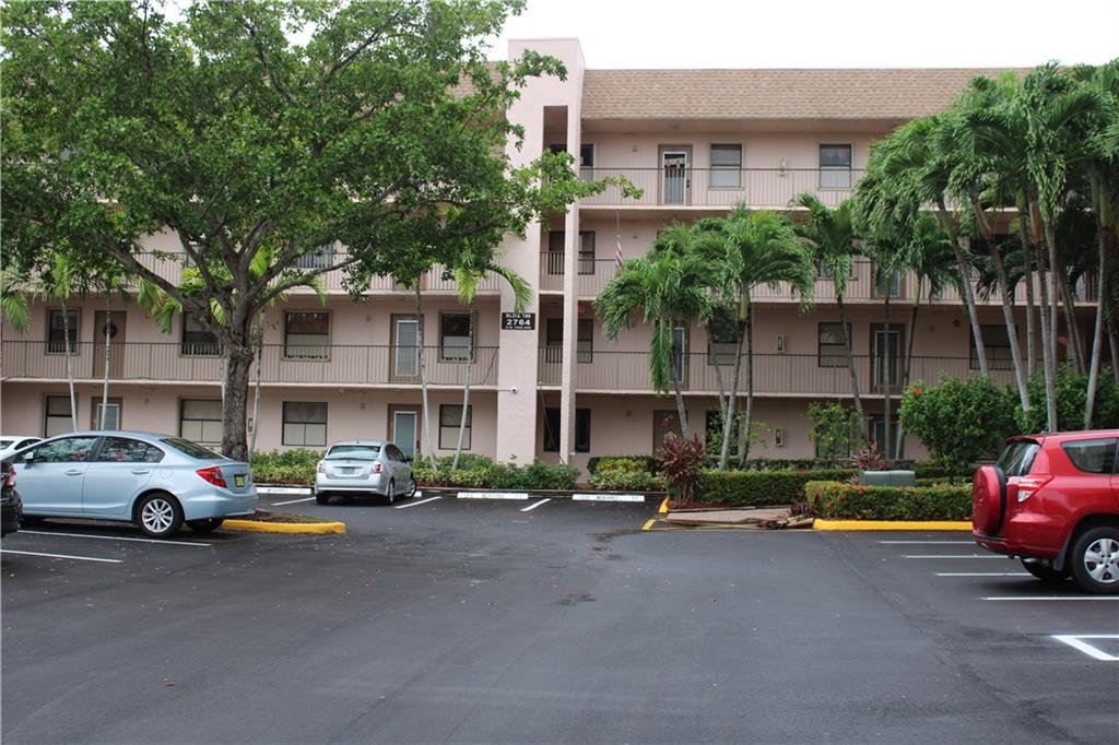 TOP FLOOR CONDO THAT IS PRICED TO SELL. NEEDS WORK TO MAKE IT YOUR WAY. WASHER AND DRYER IN UNIT. NEWER A/C. GREAT WATER VIEW AND GREAT PRICE FOR THE BUYER THAT APPRECIATES VALUE. 24 HOUR NOTICE FOR ALL SHOWINGS. ASSOCIATION REQUIRES ALL BUYERS TO HAVE A MINIMUM CREDIT SCORE OF 700 AND ANNUAL INCOME OF $37,500.