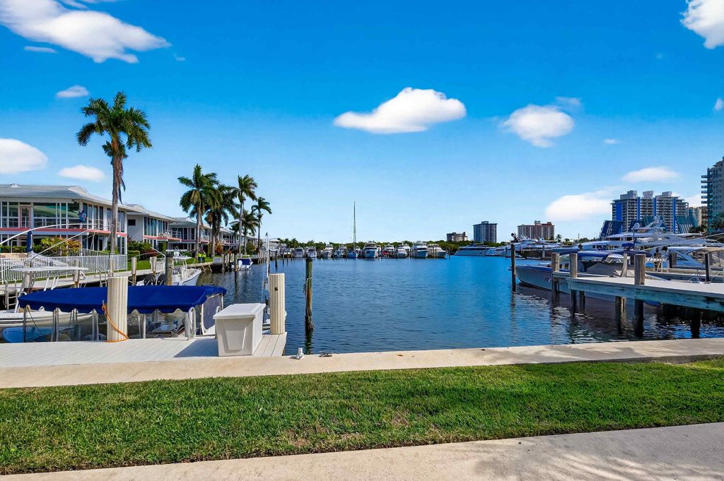 Photo of 1124 Seminole Drive #4b, Fort Lauderdale, FL 33304 (MLS # R11159133)