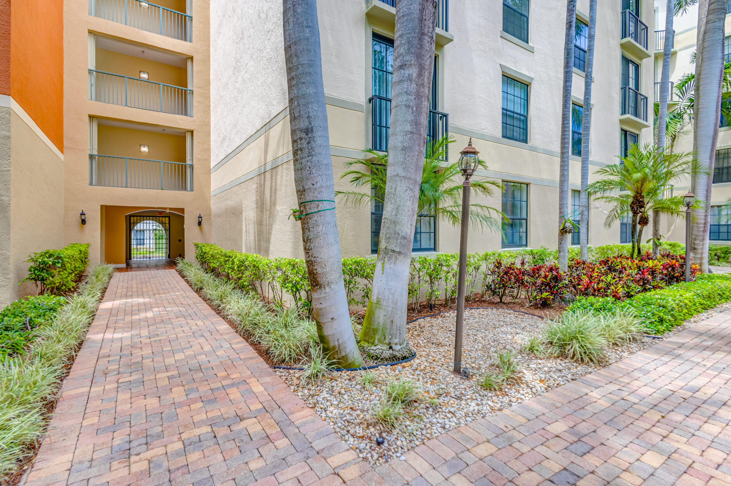 COURTYARDS IN CITYPLACE CONDO - Residential Lease