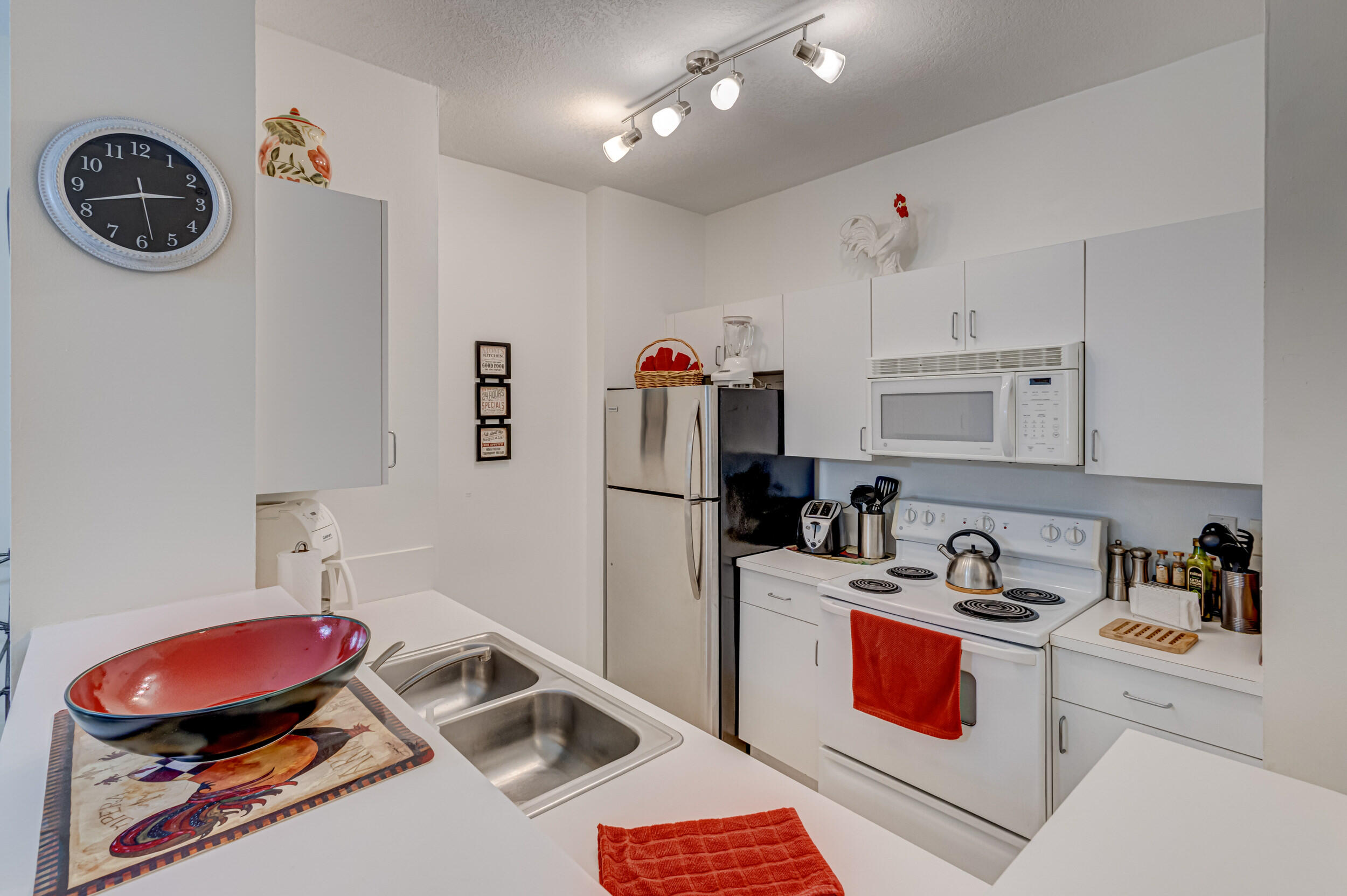 COURTYARDS IN CITYPLACE CONDO - Residential Lease