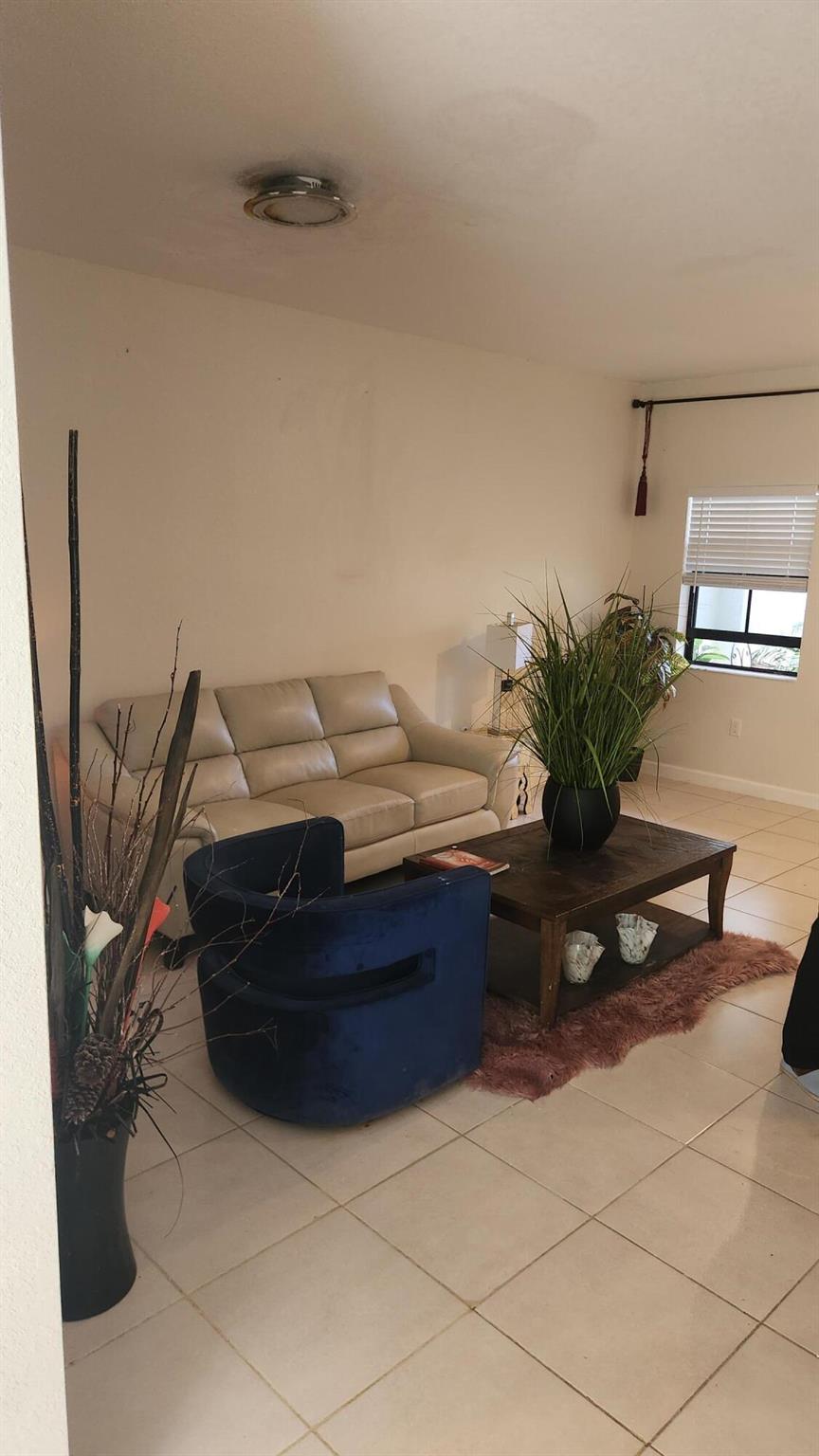 PALOMINO LAKES / TROTTERS - Residential
