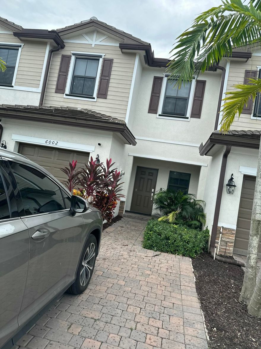 ONE OF PALIMINO LAKES BEST. THIS BEAUTIFUL TOWNHOME OFFERS UPGRADES INSIDE AND OUT... OWNER POURED LOVE INTO THIS TOWNHOME.. YOU OWE IT TO YOURSELF TO TAKE A TOUR.......
