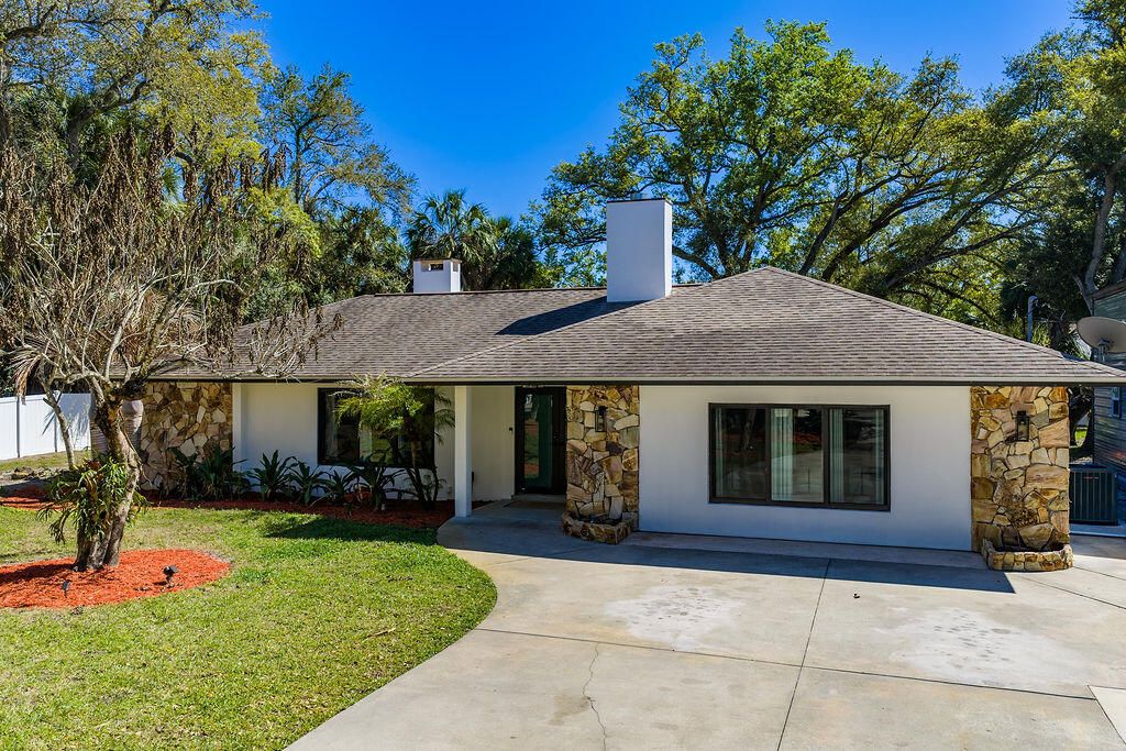 Photo of 4233 SW 1st St St SW, Vero Beach, FL 32968 (MLS # B26000606)