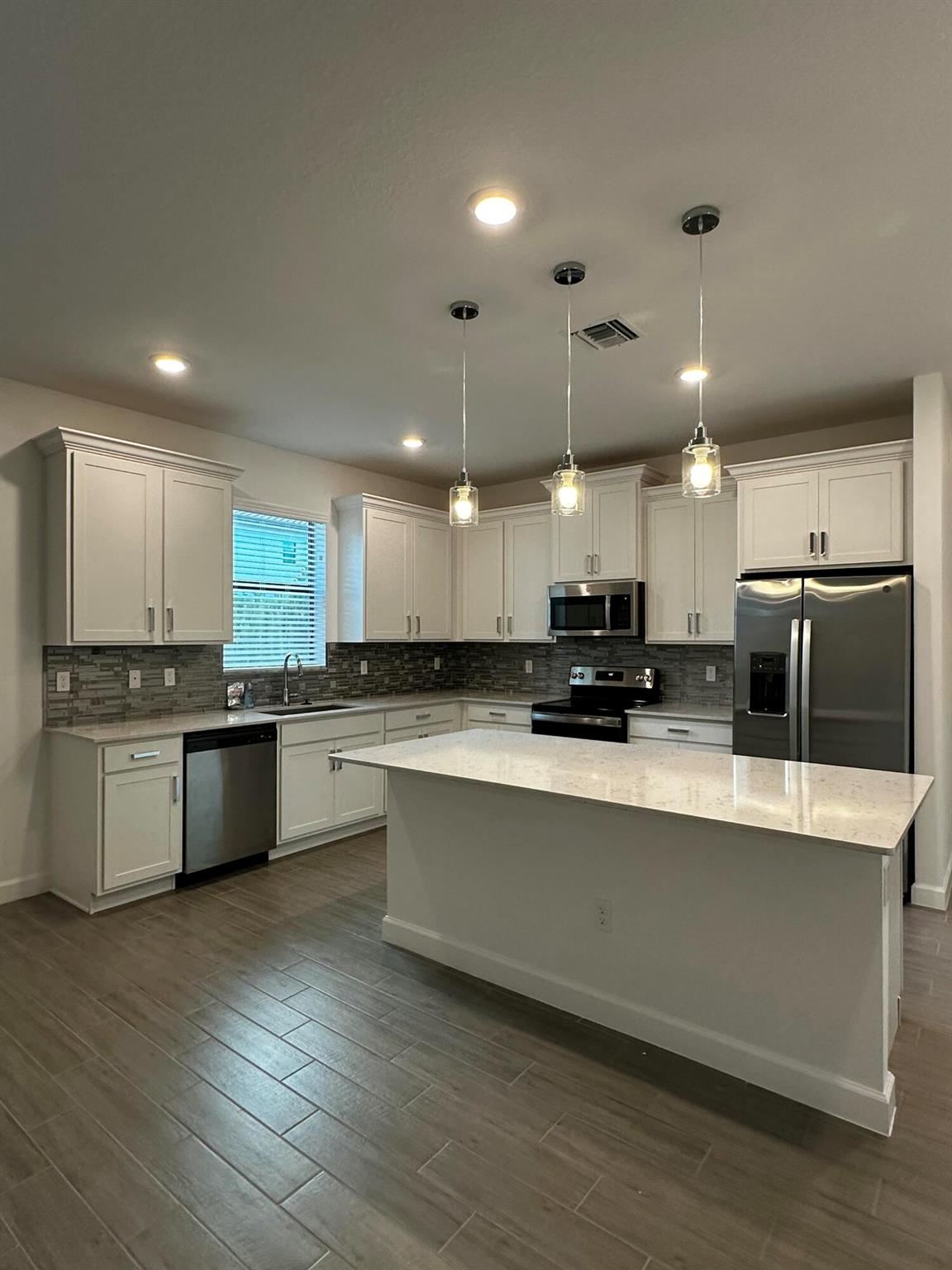 CRESTWOOD NORTH - Residential Lease