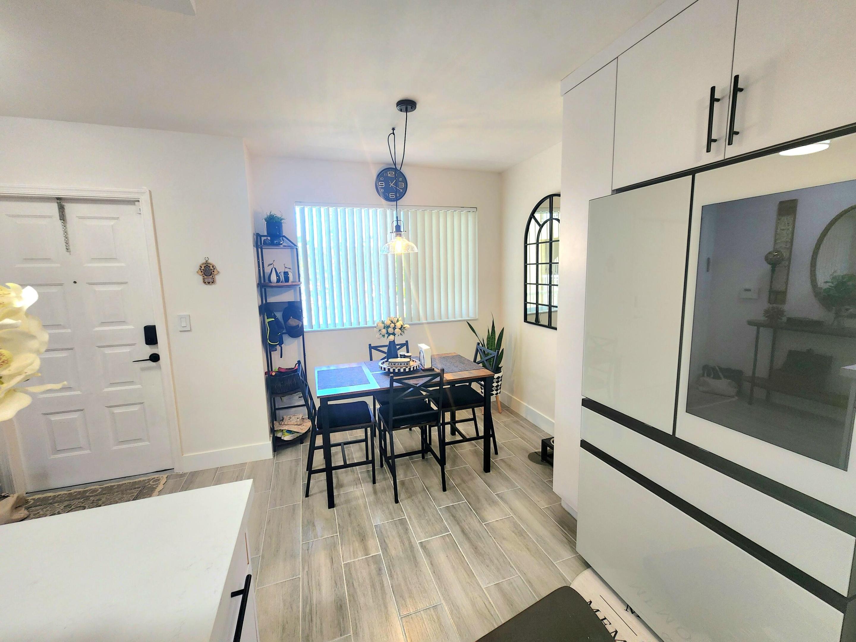 SOUTHAMPTON CONDOMINIUM H - Residential
