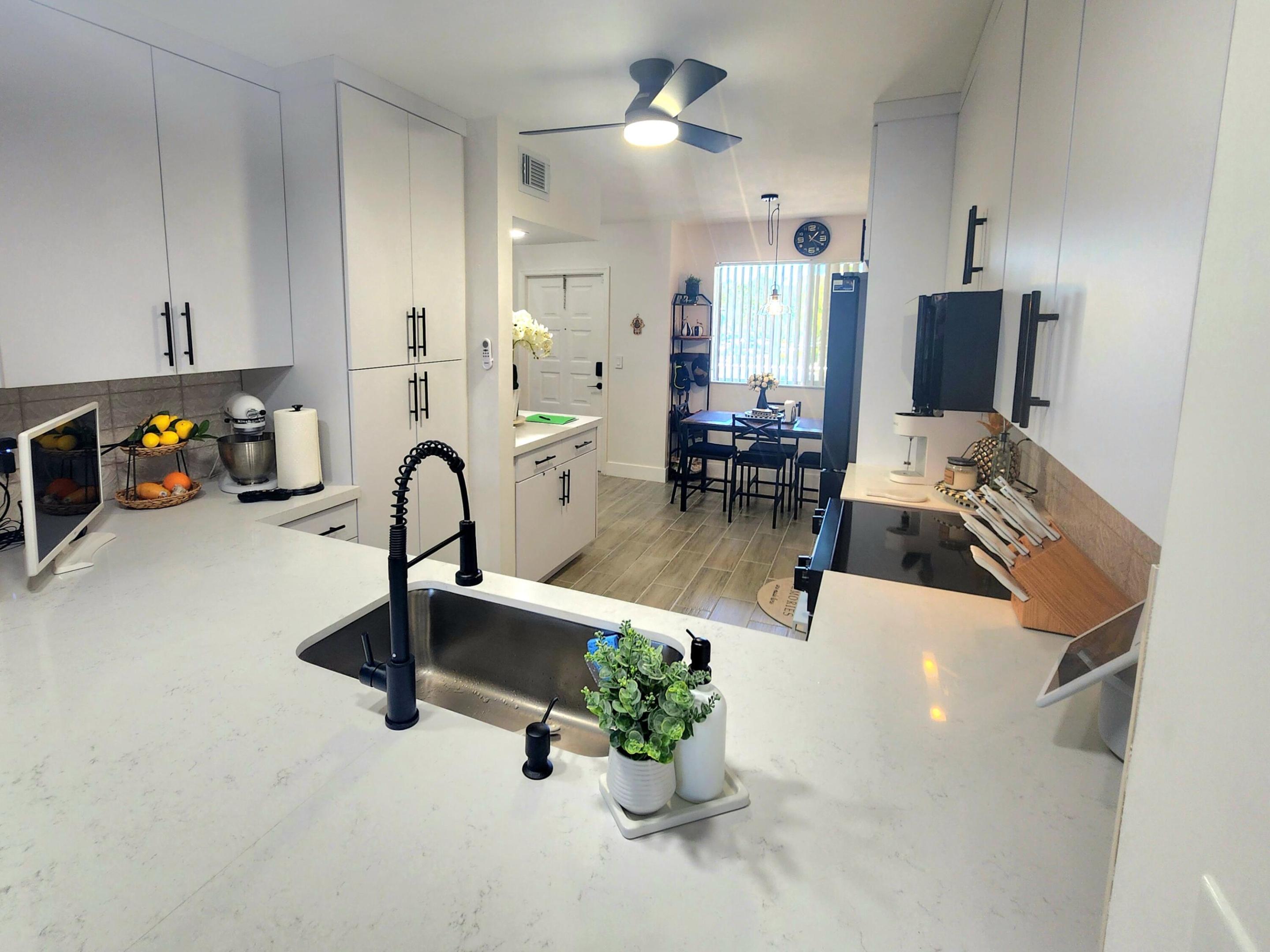 SOUTHAMPTON CONDOMINIUM H - Residential