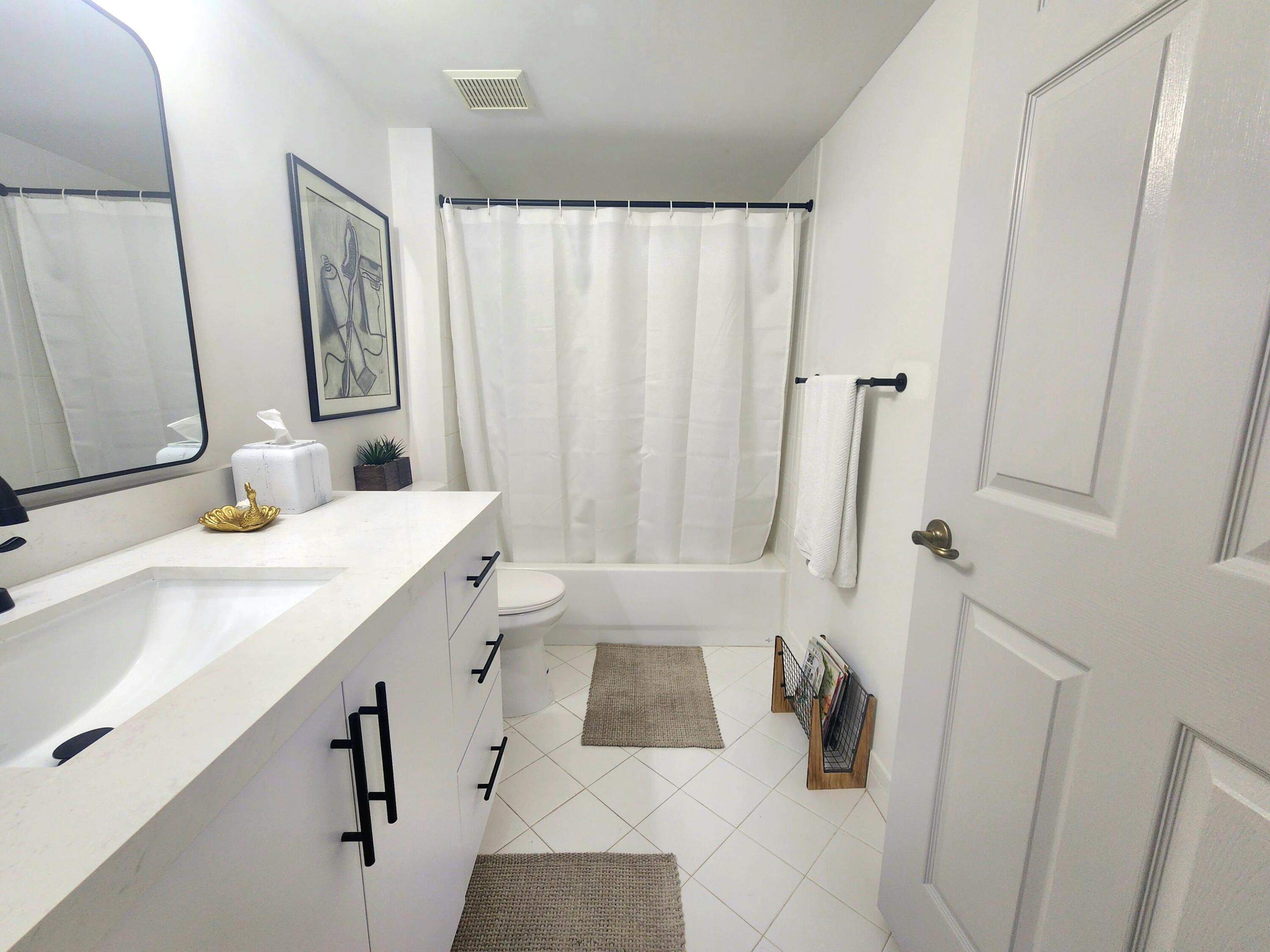 SOUTHAMPTON CONDOMINIUM H - Residential