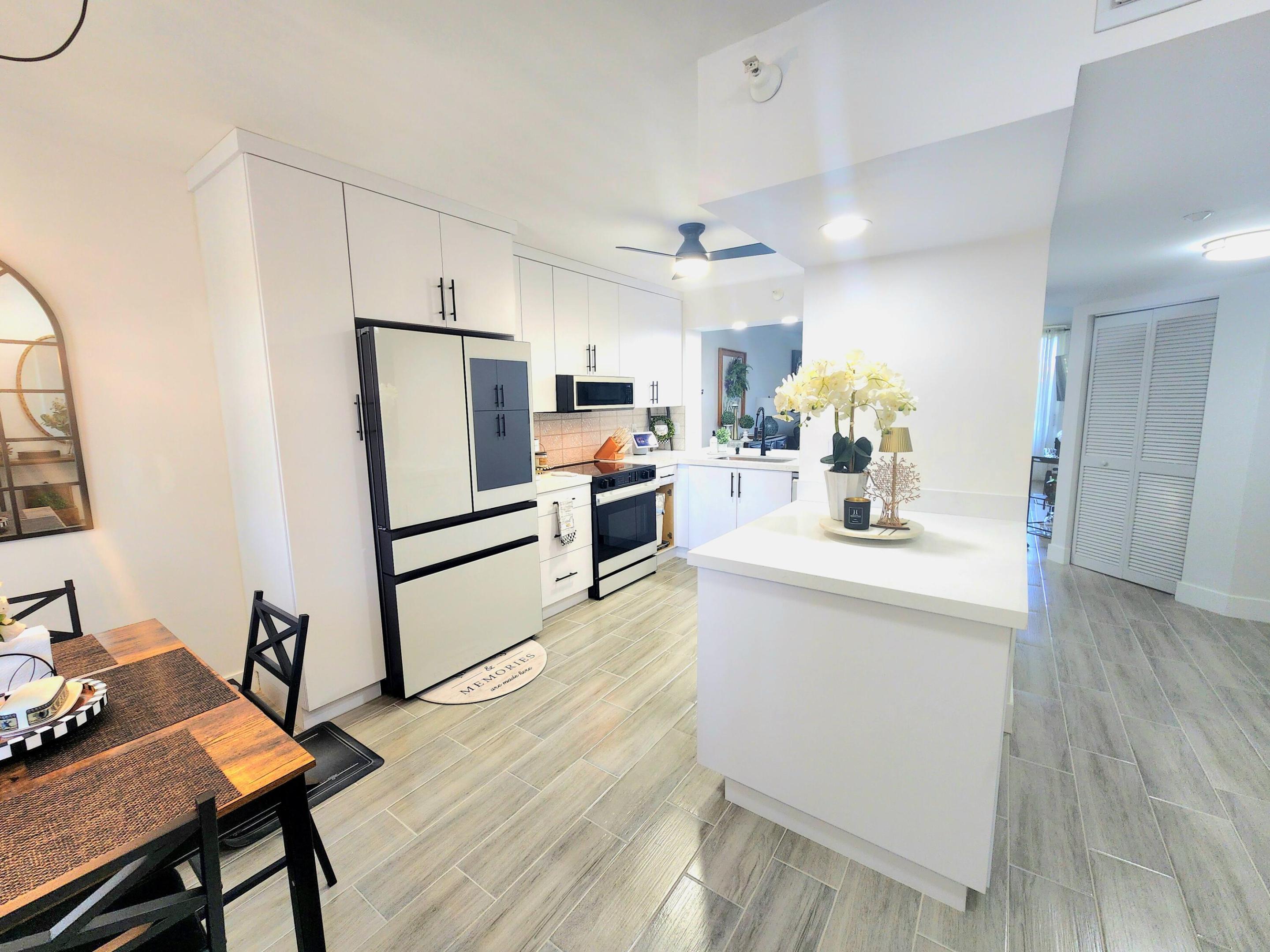 SOUTHAMPTON CONDOMINIUM H - Residential