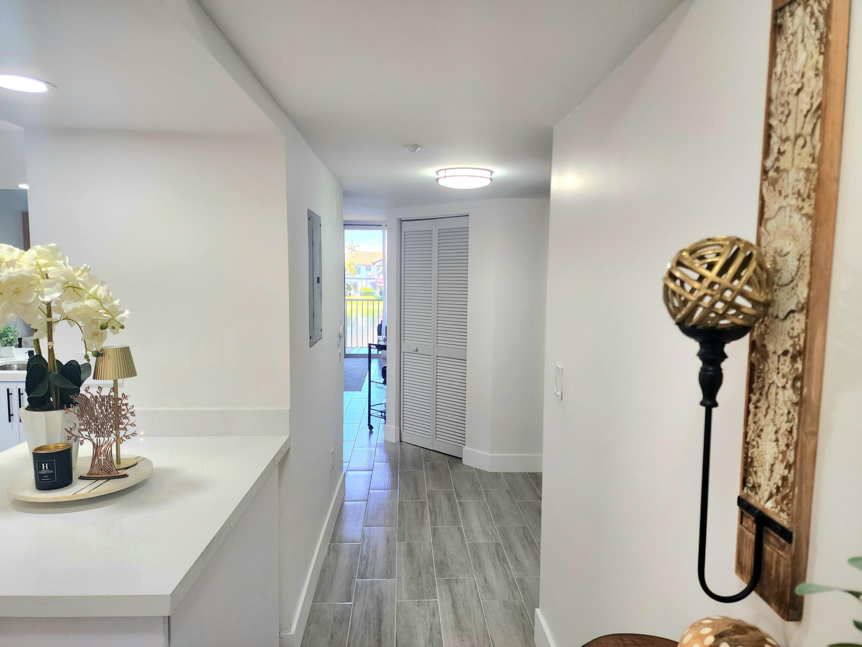 SOUTHAMPTON CONDOMINIUM H - Residential