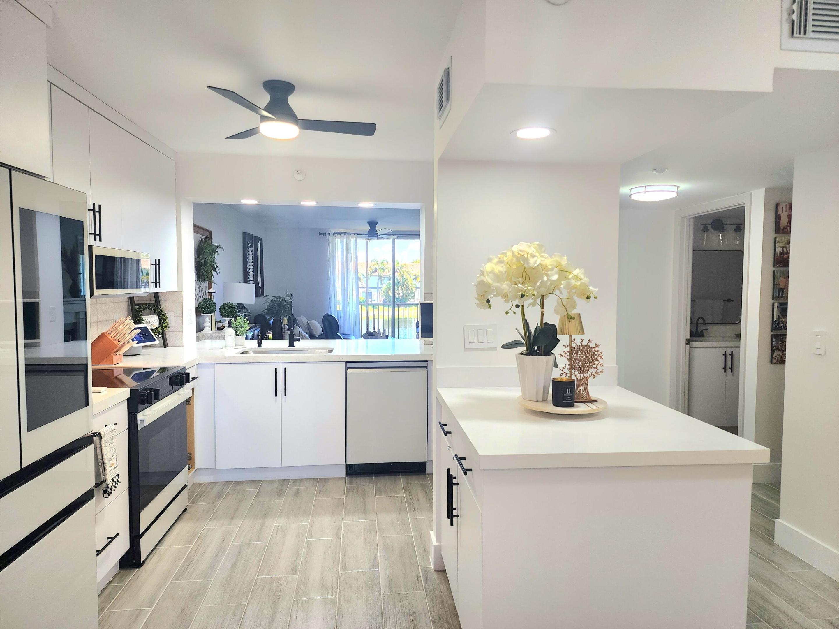 SOUTHAMPTON CONDOMINIUM H - Residential