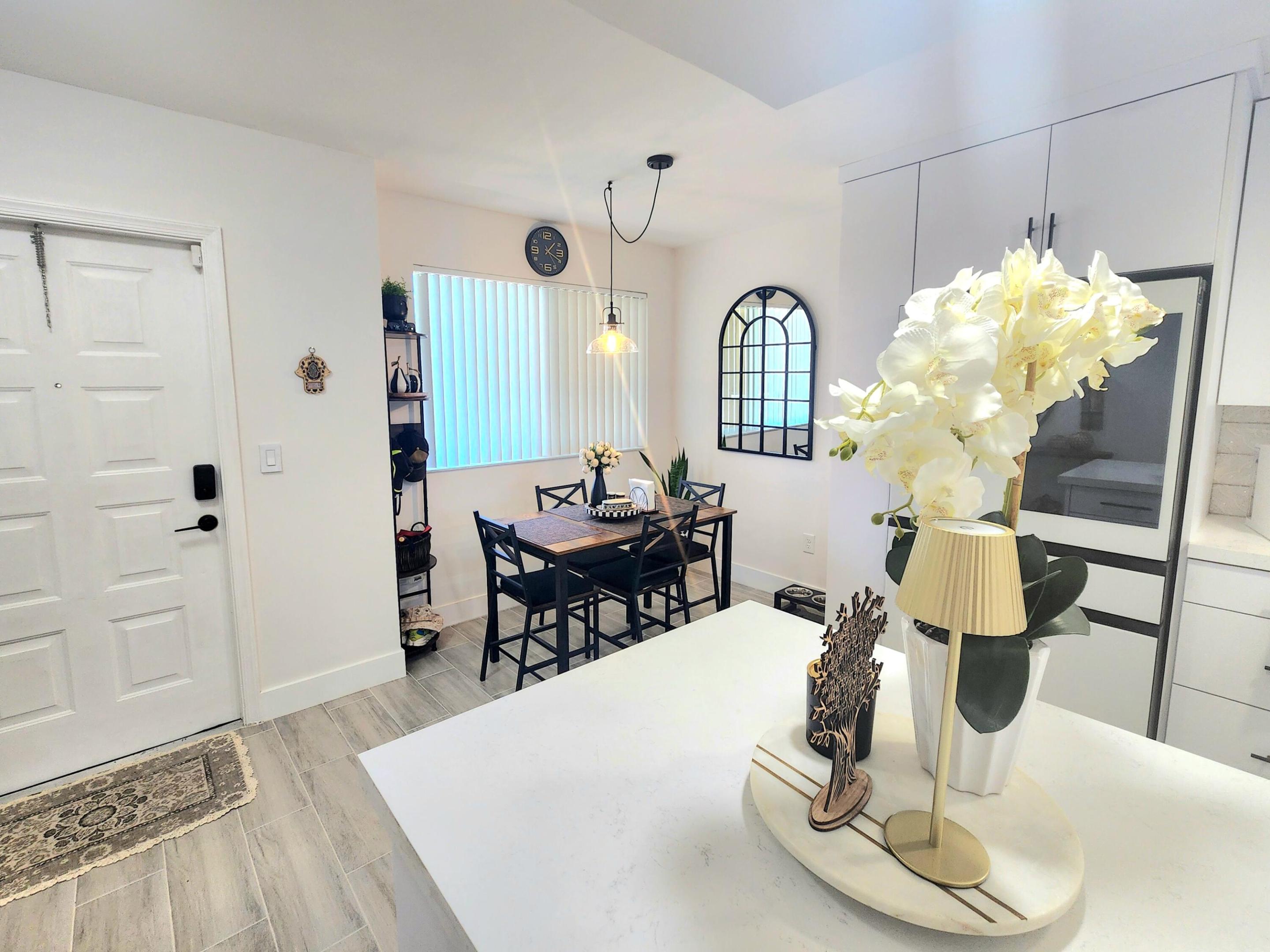 SOUTHAMPTON CONDOMINIUM H - Residential