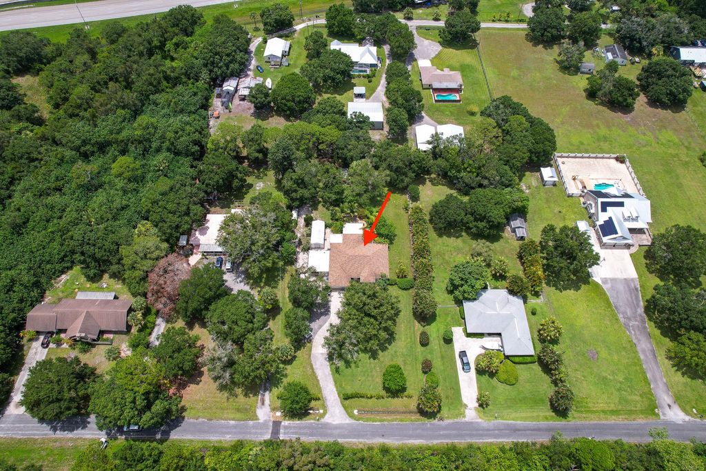 Photo of 1325 Bennett Road, Fort Pierce, FL 34947 (MLS # R11092770)