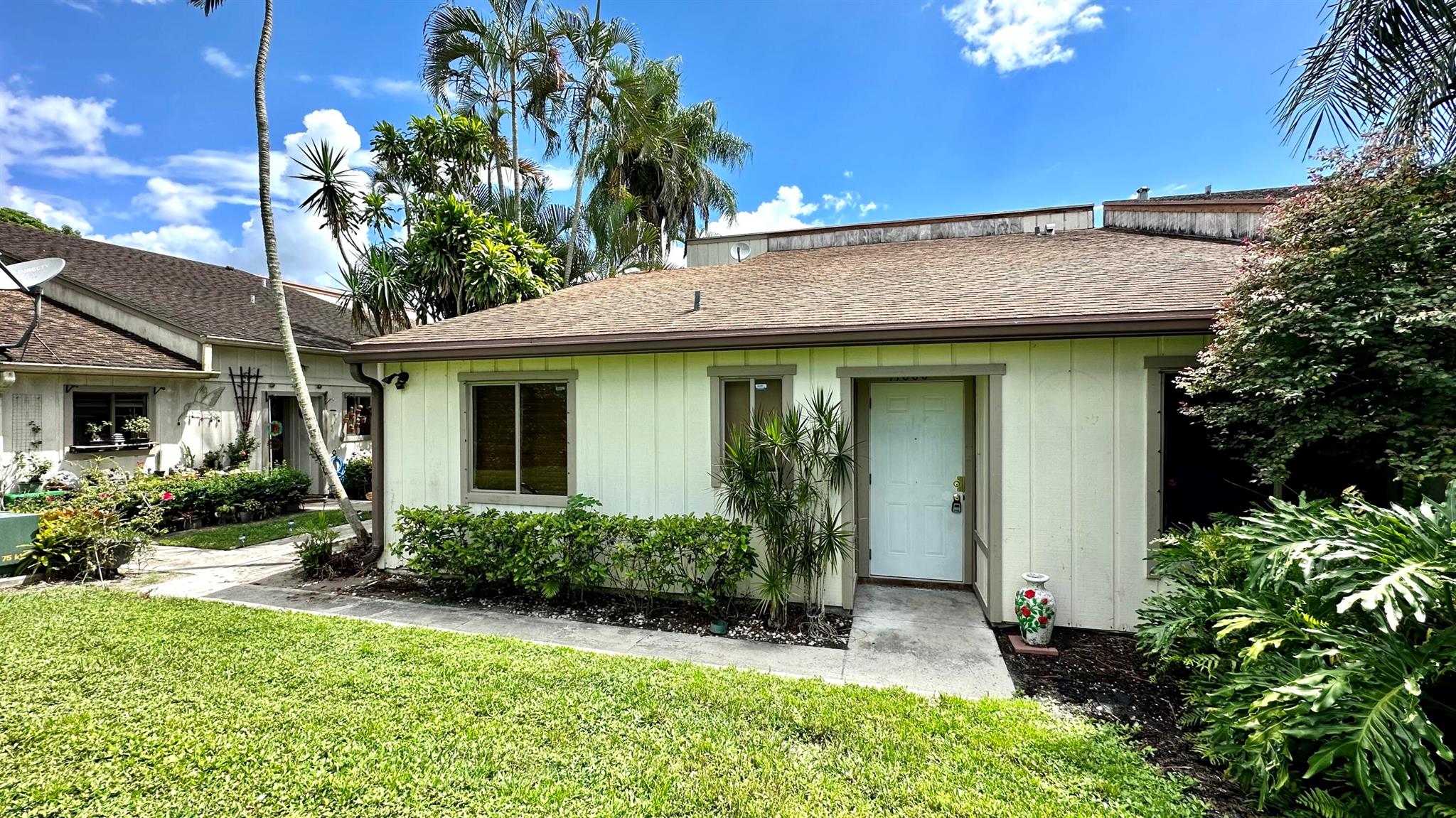 Welcome to the heart of Wellington, Florida! This beautiful 2-bedroom, 2-bathroom apartment offers a perfect blend of comfort and convenience. With assigned parking and laundry facilities, your daily routines will be a breeze. The spacious bedrooms provide ample room for relaxation and rejuvenation. Whether you're enjoying the open layout or unwinding in the well-appointed bathrooms, this apartment is designed to cater to your needs. Don't miss out on the opportunity to call this place your home!
