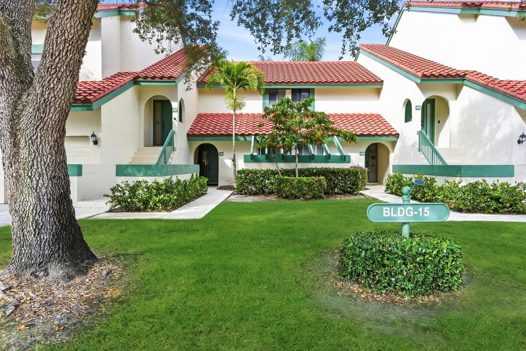 Photo of 15 Lexington Lane E #B, Palm Beach Gardens, FL 33418 (MLS # R11143535)