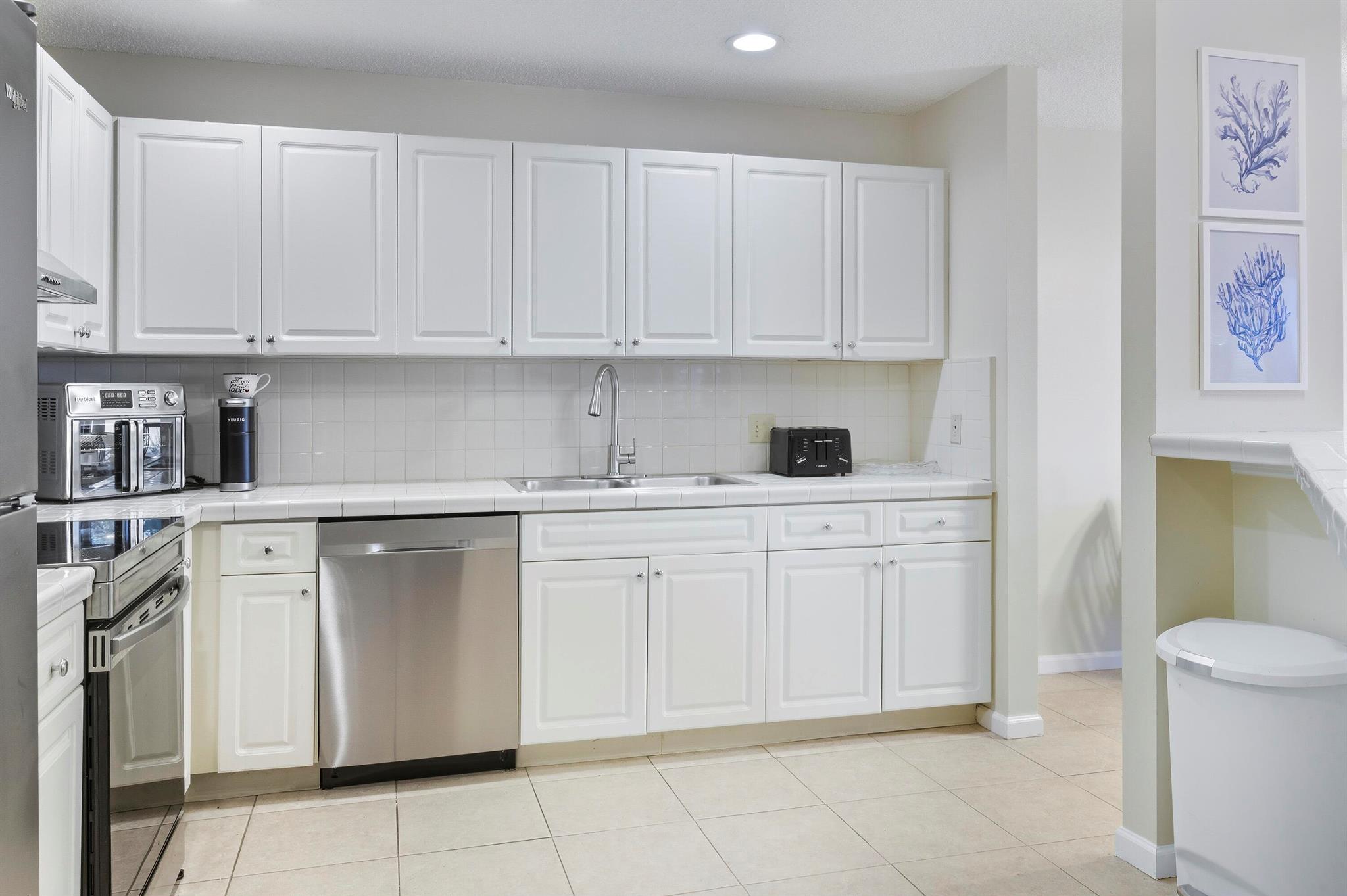 LEXINGTON GREEN CONDO - Residential Lease