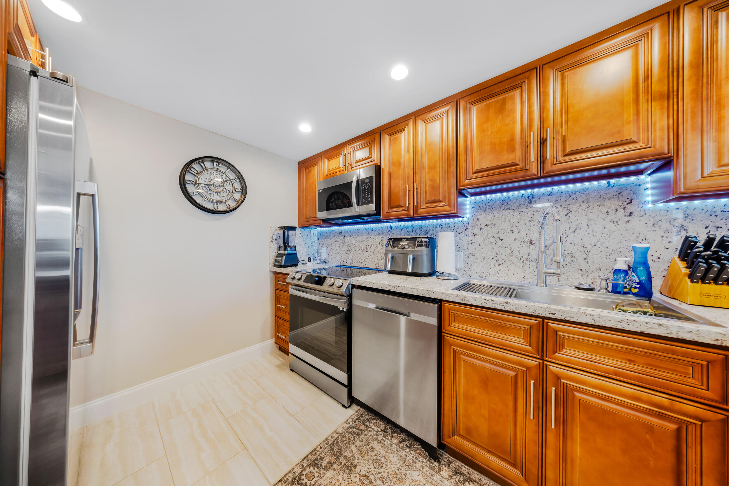 NO 40 PALM-AIRE COUNTRY CLUB - Residential Lease