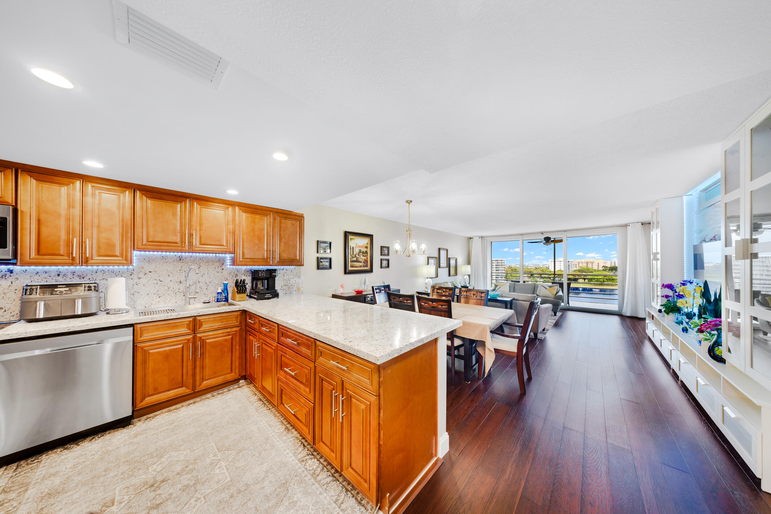 NO 40 PALM-AIRE COUNTRY CLUB - Residential Lease