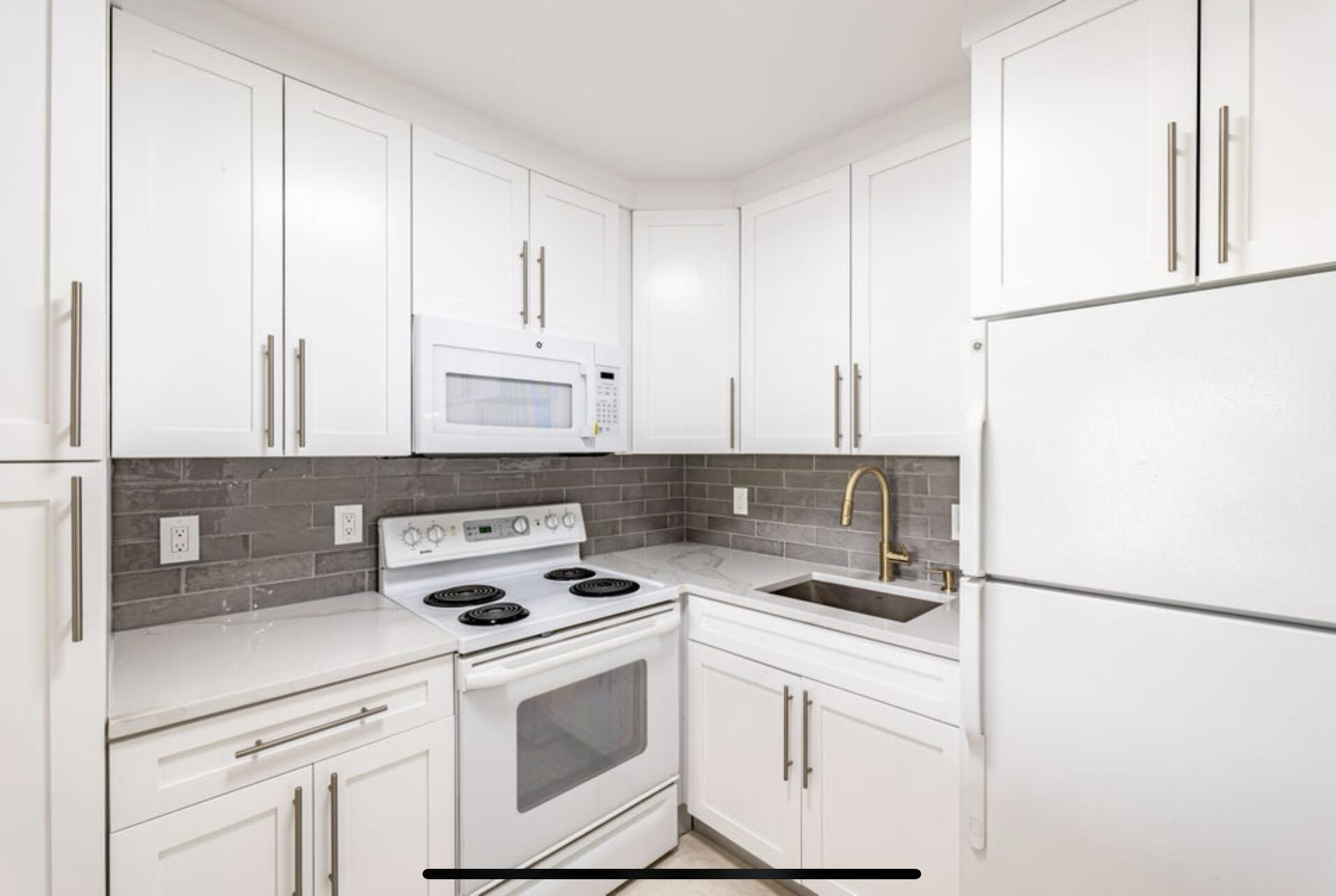 VILLAGE GREEN AVON CONDO - Residential