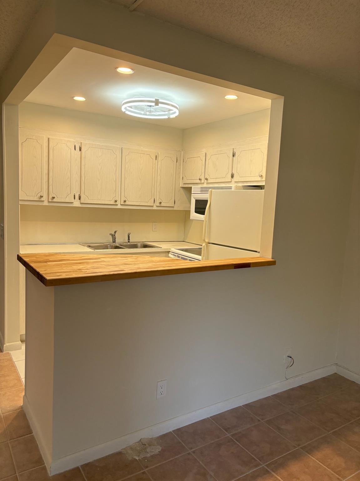 Ashby B Condo - Residential Lease