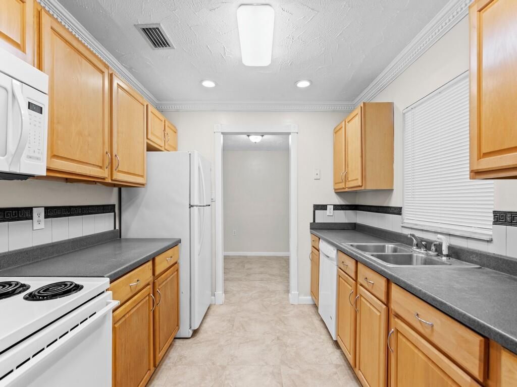 Photo of 7507 Brookline Avenue, Fort Pierce, FL 34951 (MLS # R10985395)