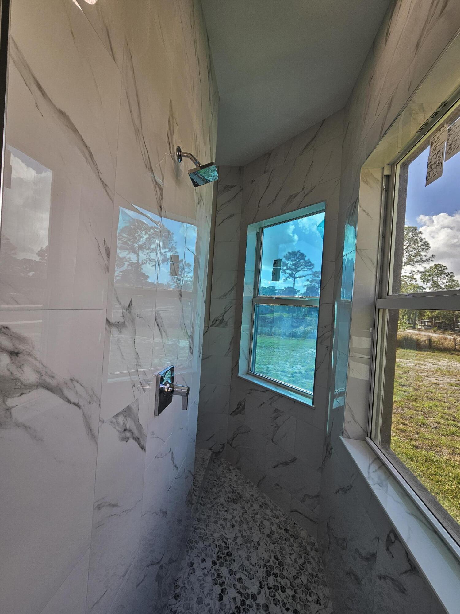 31-42-41~ S 252.9 FT OF N  638.76 FT OF W 204.6 FT - Residential