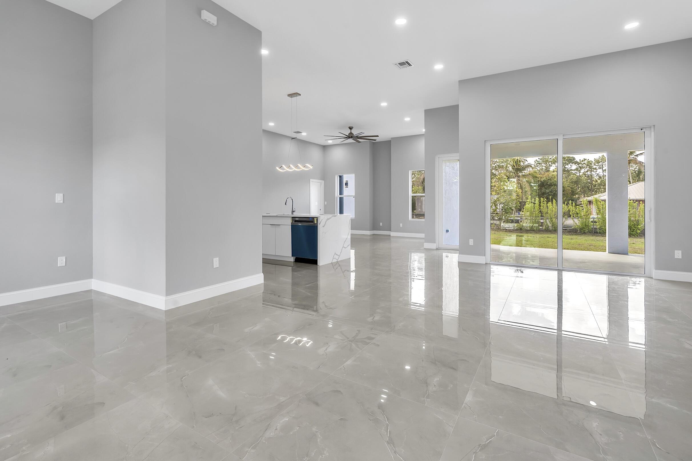 31-42-41~ S 252.9 FT OF N  638.76 FT OF W 204.6 FT - Residential