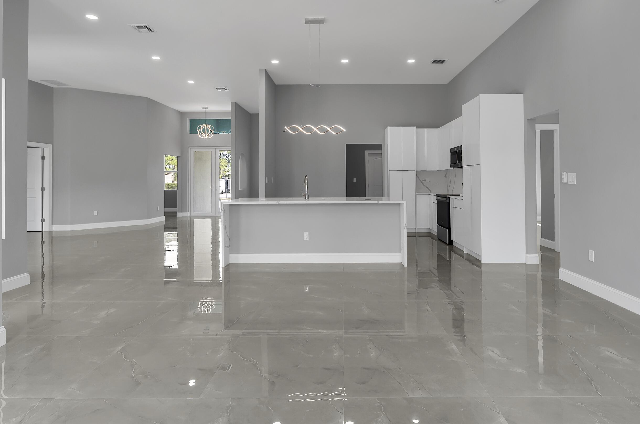 31-42-41~ S 252.9 FT OF N  638.76 FT OF W 204.6 FT - Residential