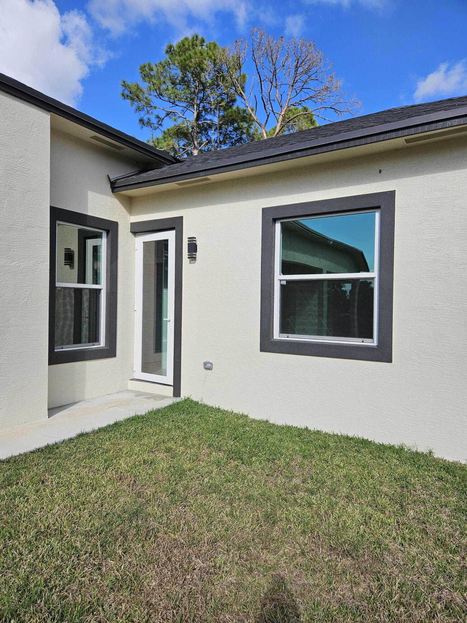 31-42-41~ S 252.9 FT OF N  638.76 FT OF W 204.6 FT - Residential