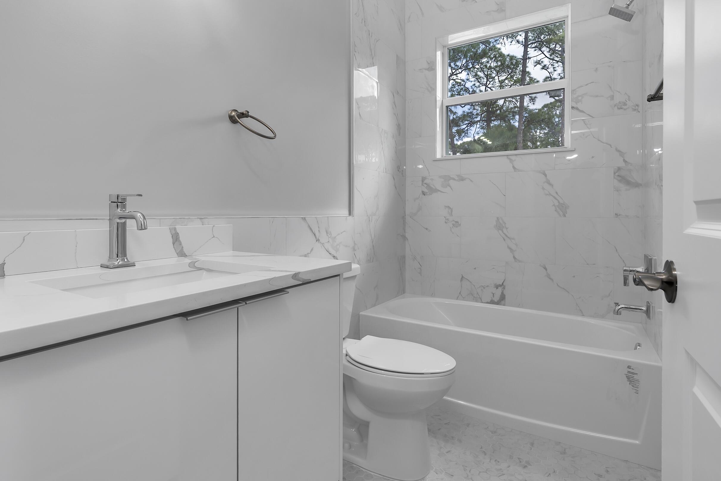 31-42-41~ S 252.9 FT OF N  638.76 FT OF W 204.6 FT - Residential