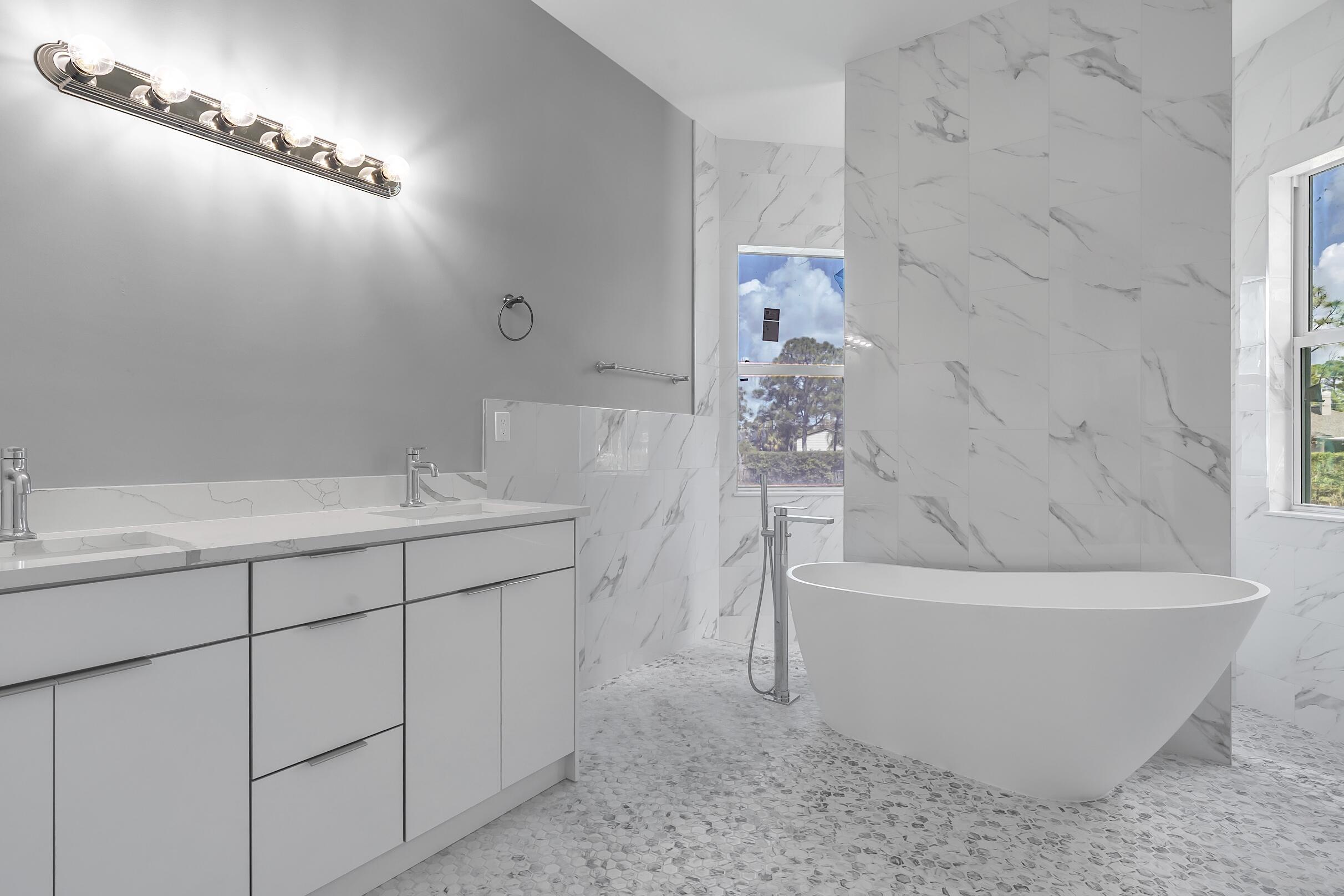 31-42-41~ S 252.9 FT OF N  638.76 FT OF W 204.6 FT - Residential