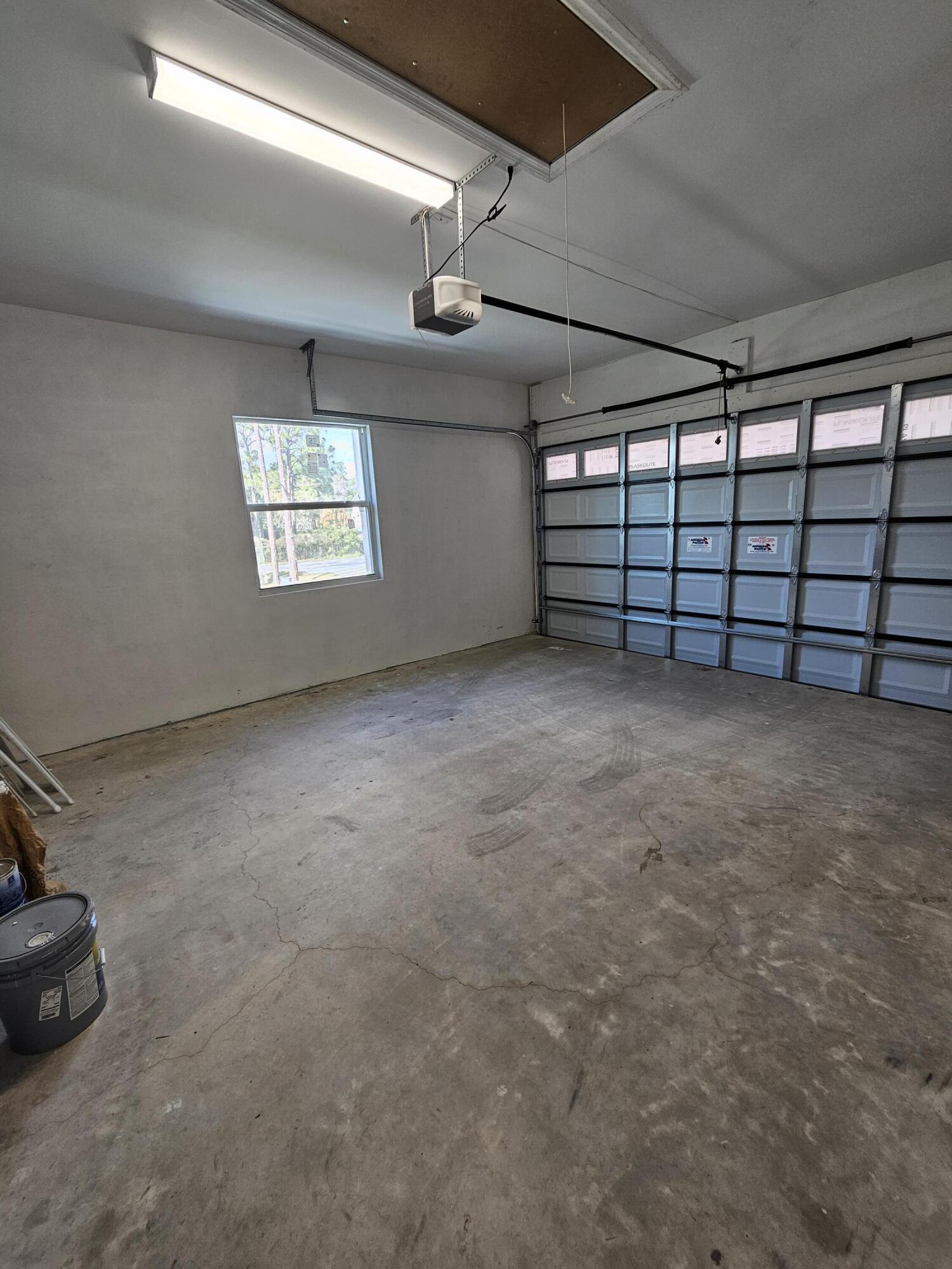 31-42-41~ S 252.9 FT OF N  638.76 FT OF W 204.6 FT - Residential