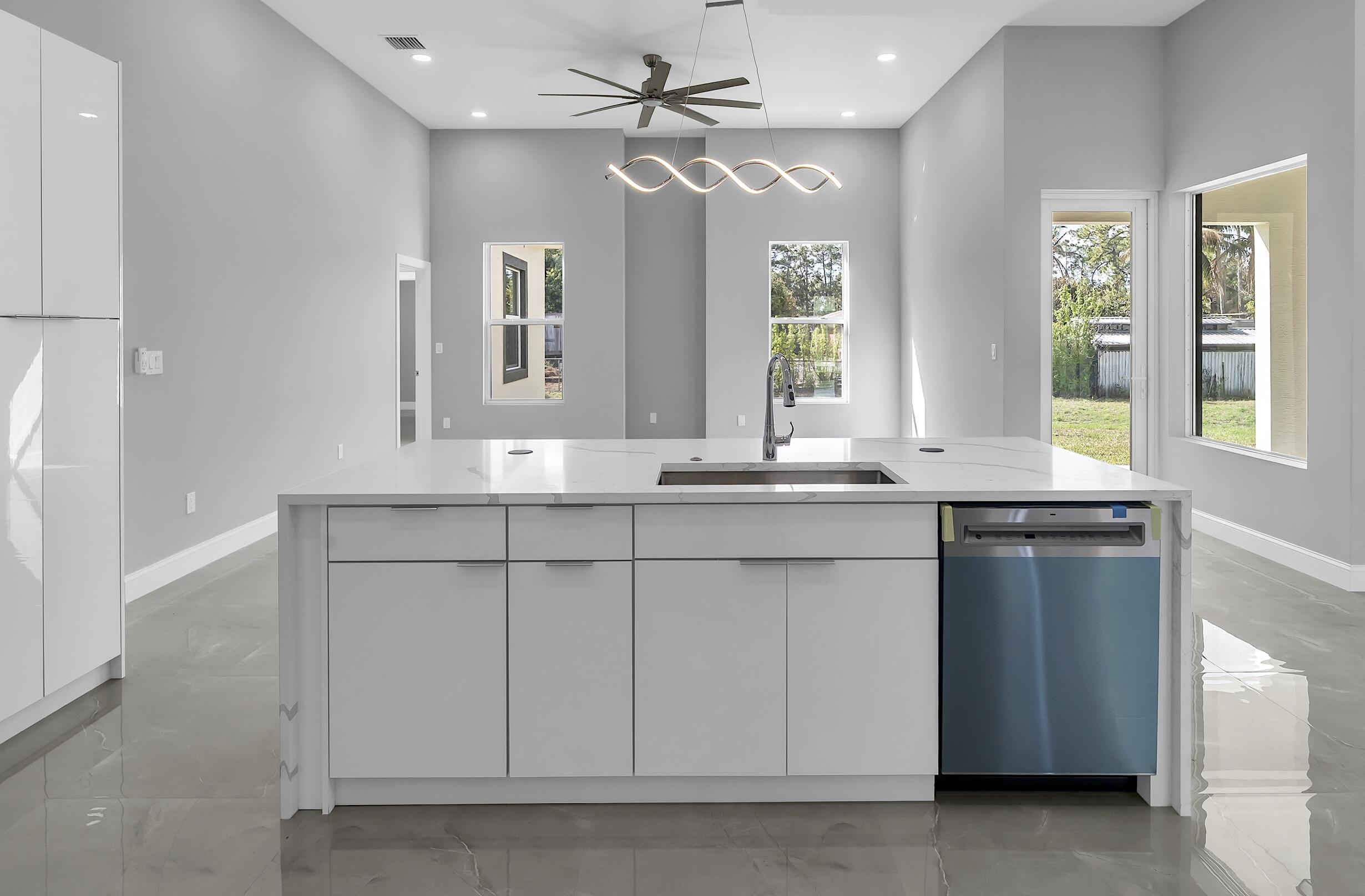 31-42-41~ S 252.9 FT OF N  638.76 FT OF W 204.6 FT - Residential