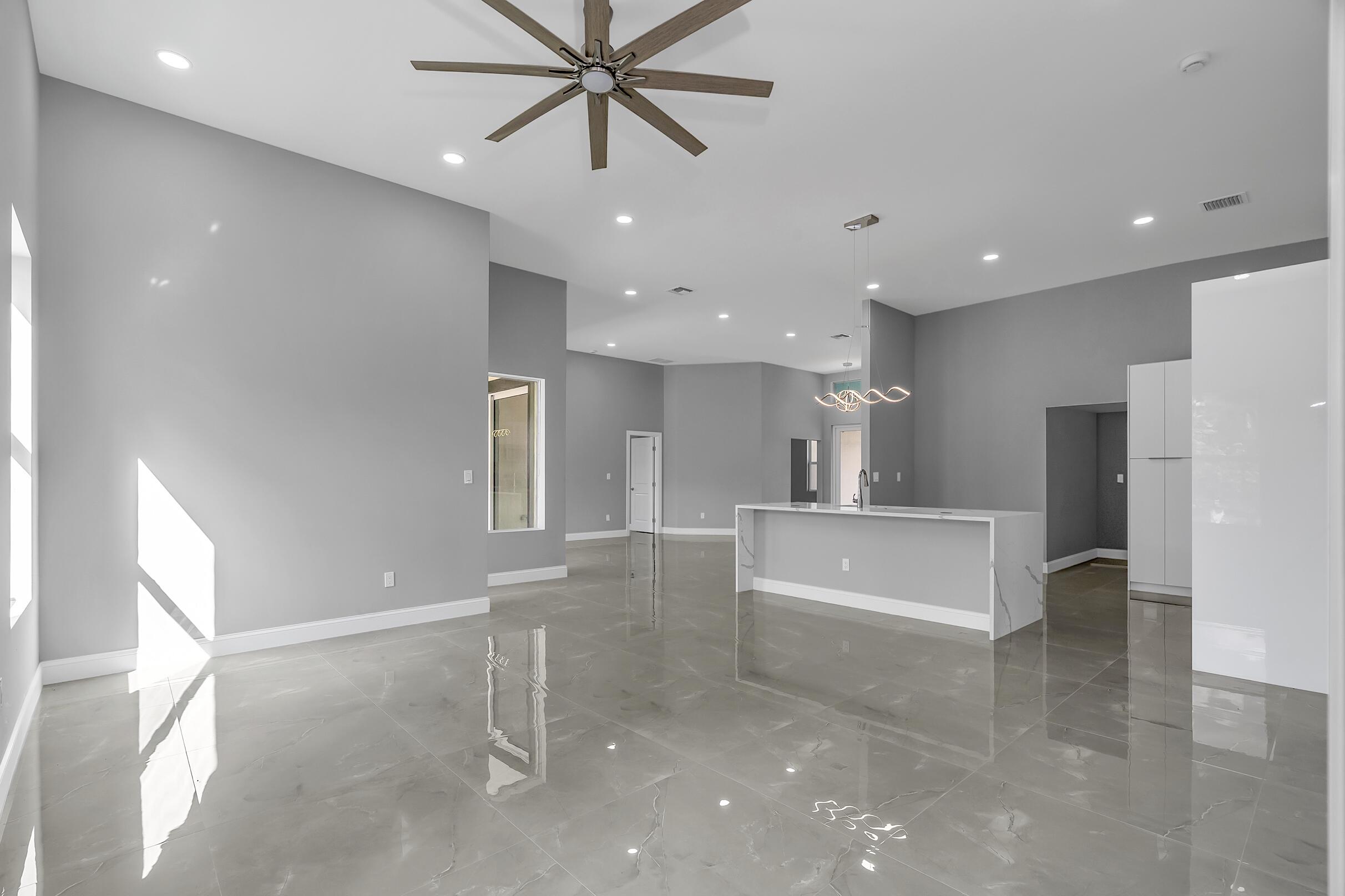 31-42-41~ S 252.9 FT OF N  638.76 FT OF W 204.6 FT - Residential