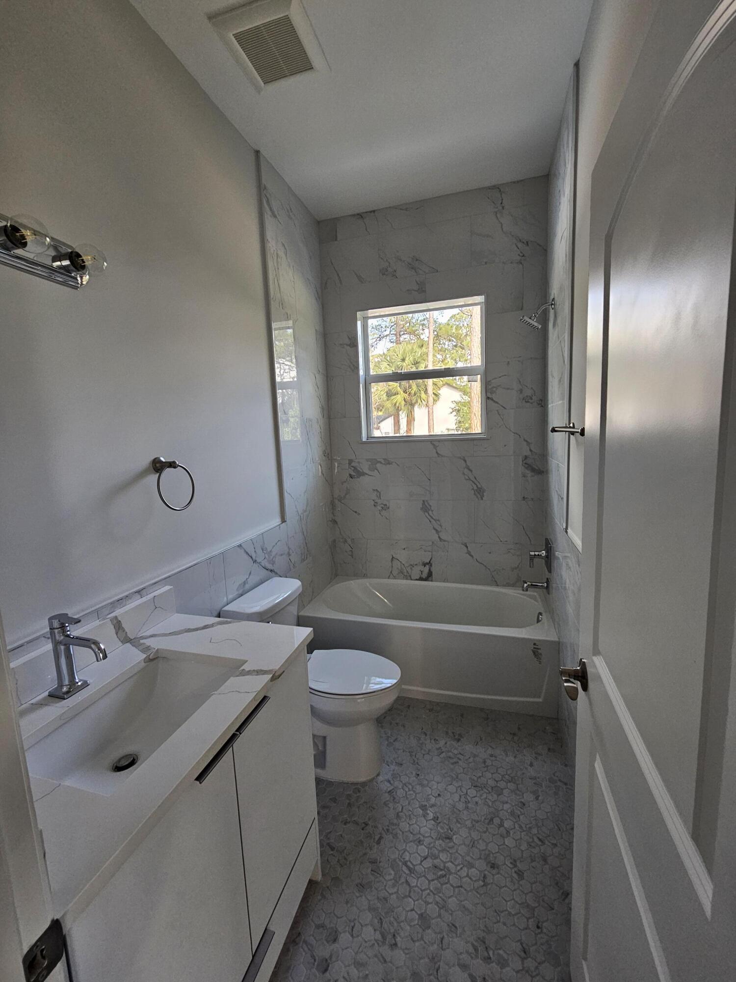 31-42-41~ S 252.9 FT OF N  638.76 FT OF W 204.6 FT - Residential