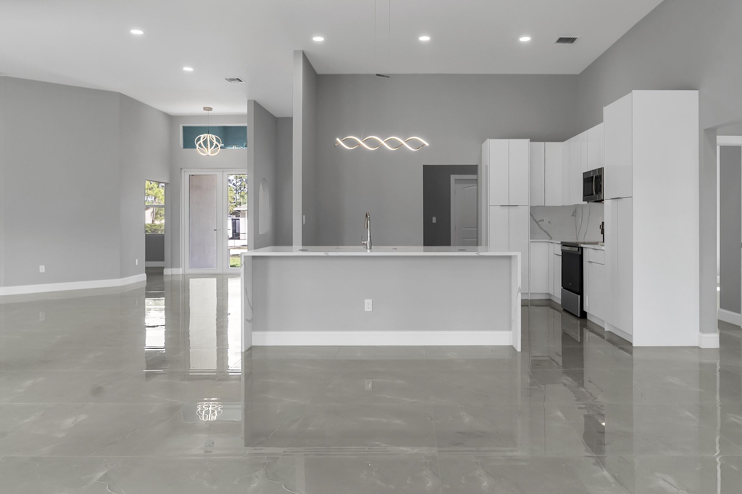 31-42-41~ S 252.9 FT OF N  638.76 FT OF W 204.6 FT - Residential