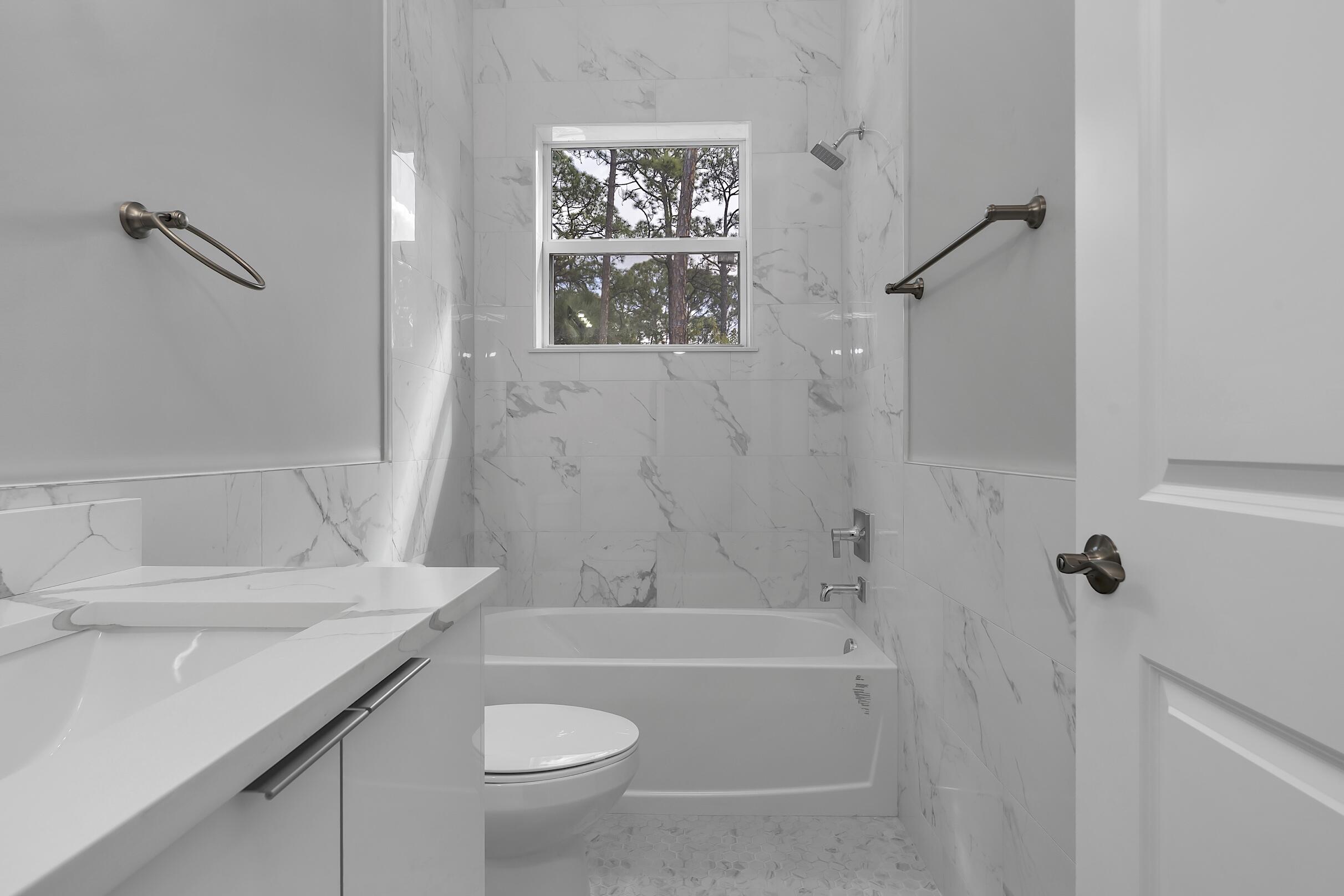 31-42-41~ S 252.9 FT OF N  638.76 FT OF W 204.6 FT - Residential