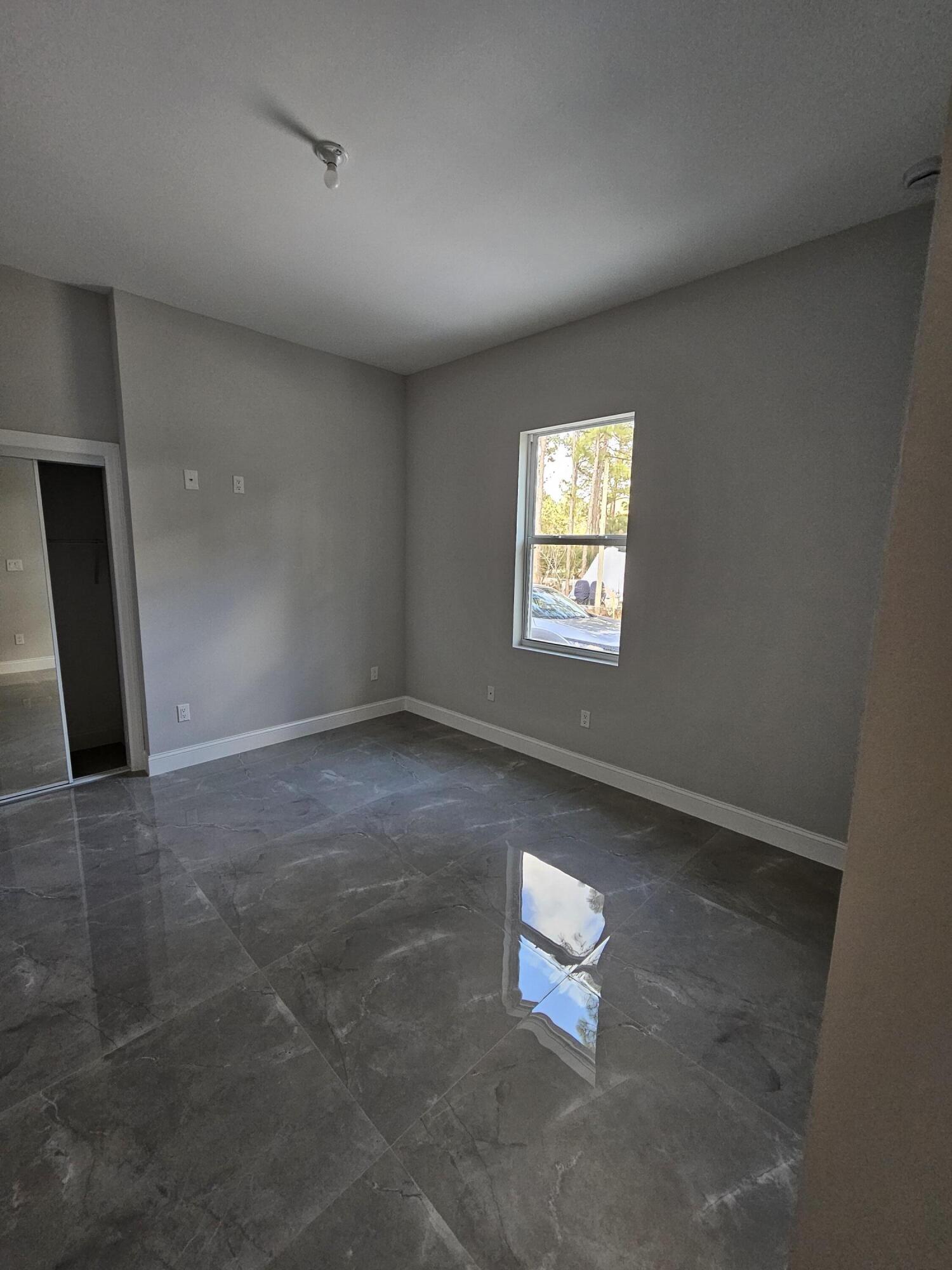 31-42-41~ S 252.9 FT OF N  638.76 FT OF W 204.6 FT - Residential