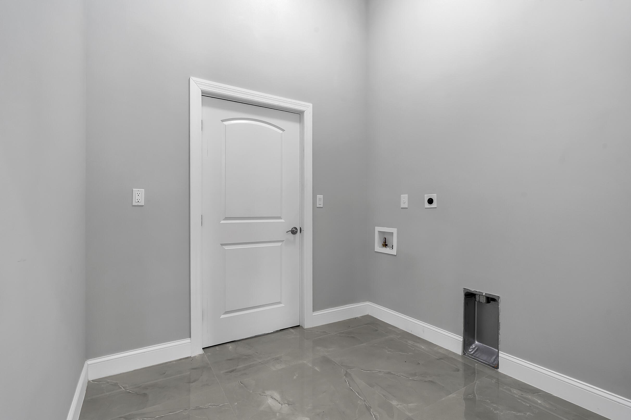 31-42-41~ S 252.9 FT OF N  638.76 FT OF W 204.6 FT - Residential