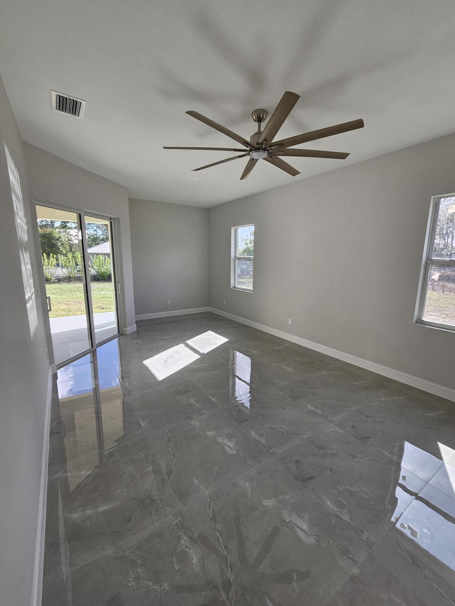 31-42-41~ S 252.9 FT OF N  638.76 FT OF W 204.6 FT - Residential