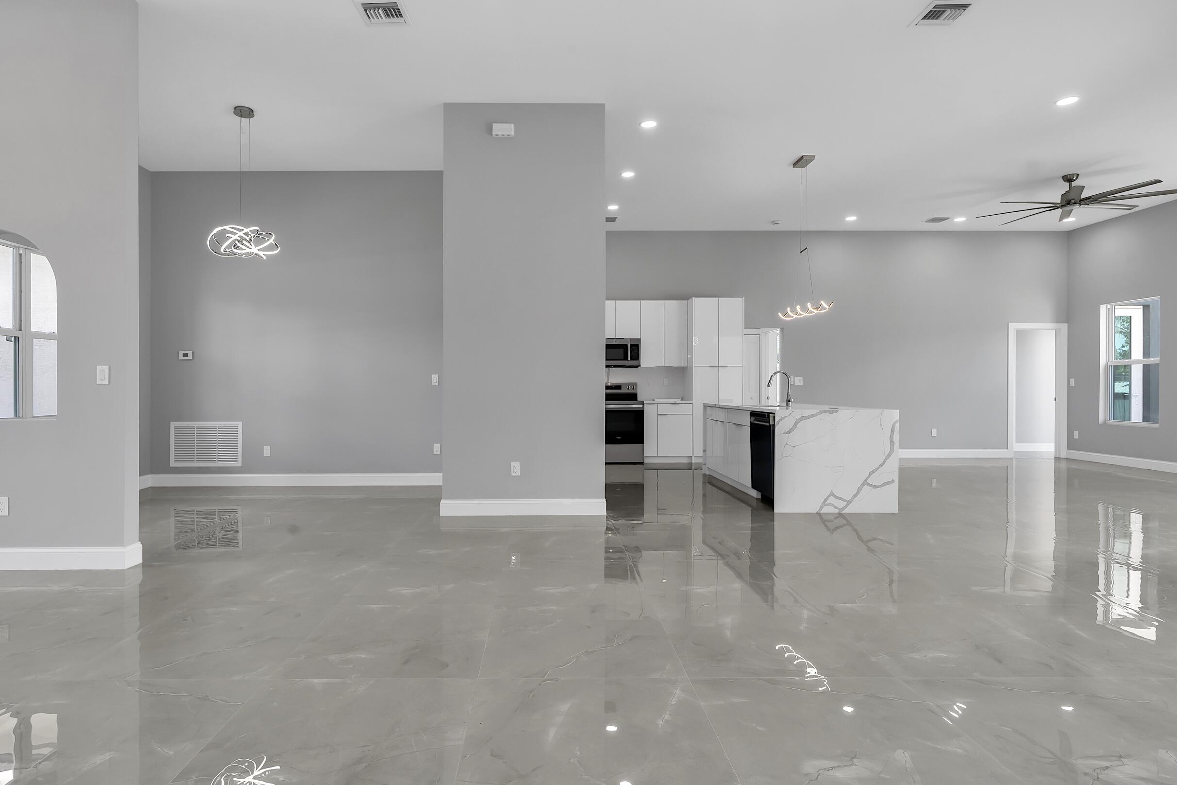 31-42-41~ S 252.9 FT OF N  638.76 FT OF W 204.6 FT - Residential