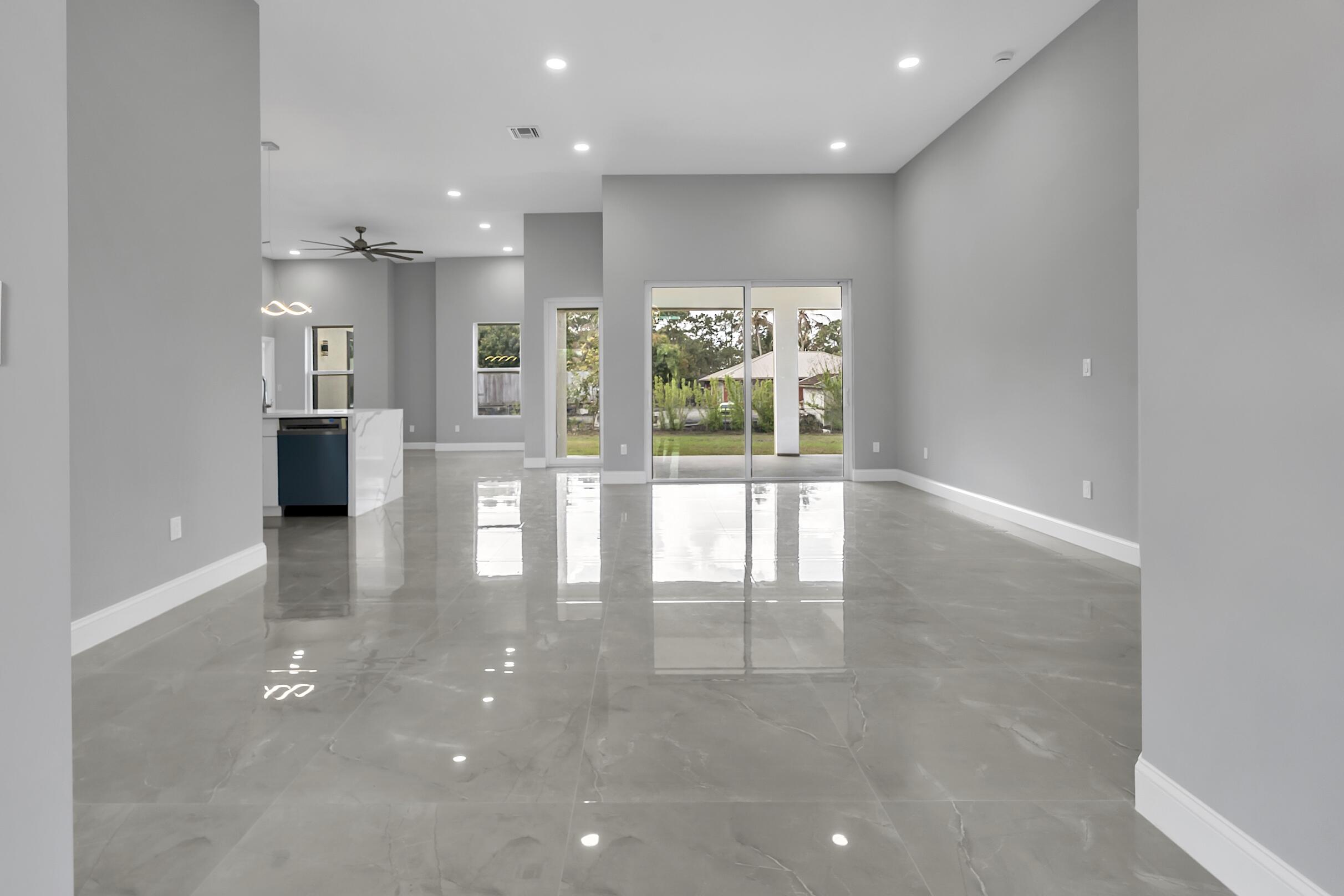 31-42-41~ S 252.9 FT OF N  638.76 FT OF W 204.6 FT - Residential