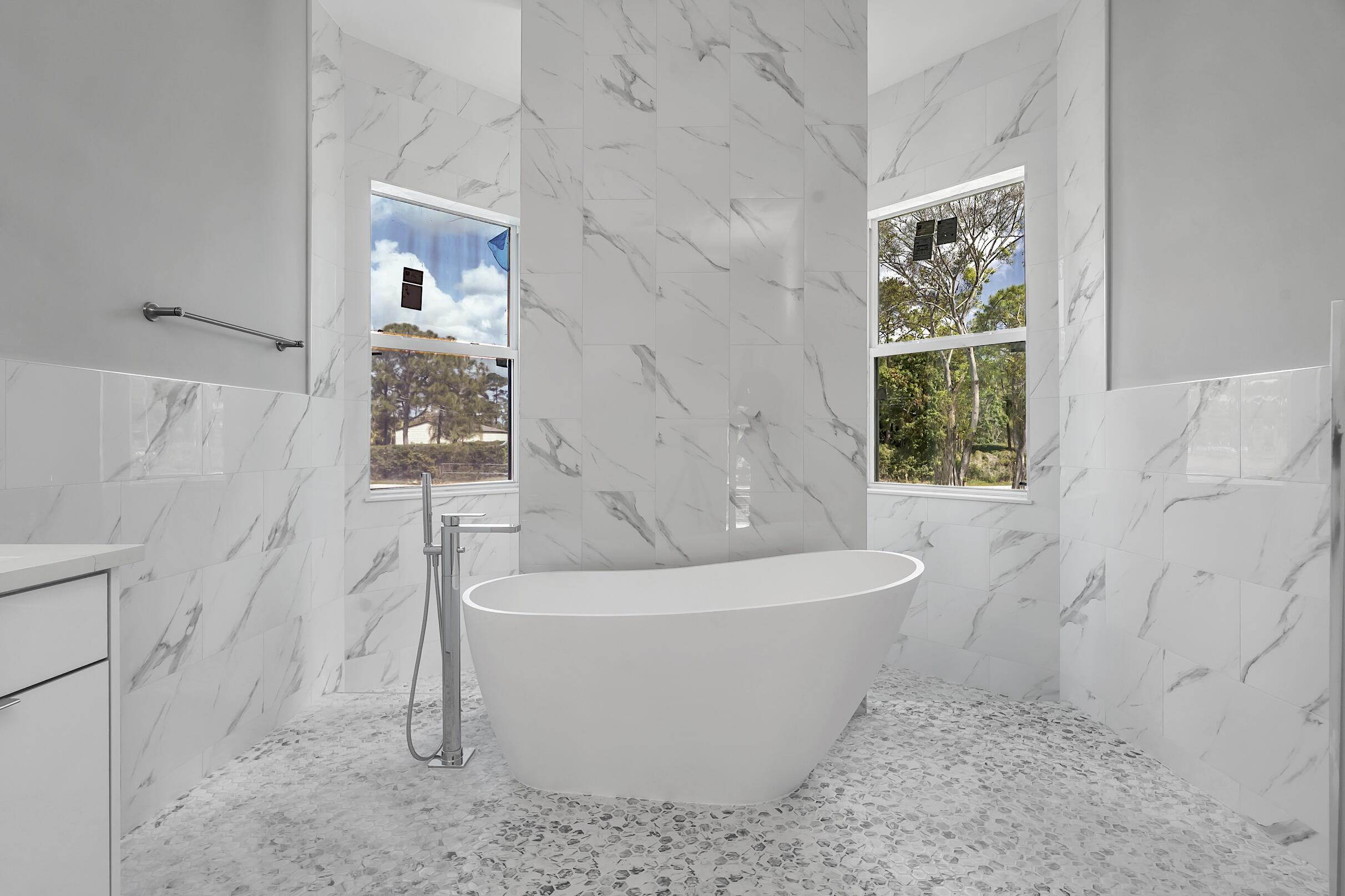 31-42-41~ S 252.9 FT OF N  638.76 FT OF W 204.6 FT - Residential