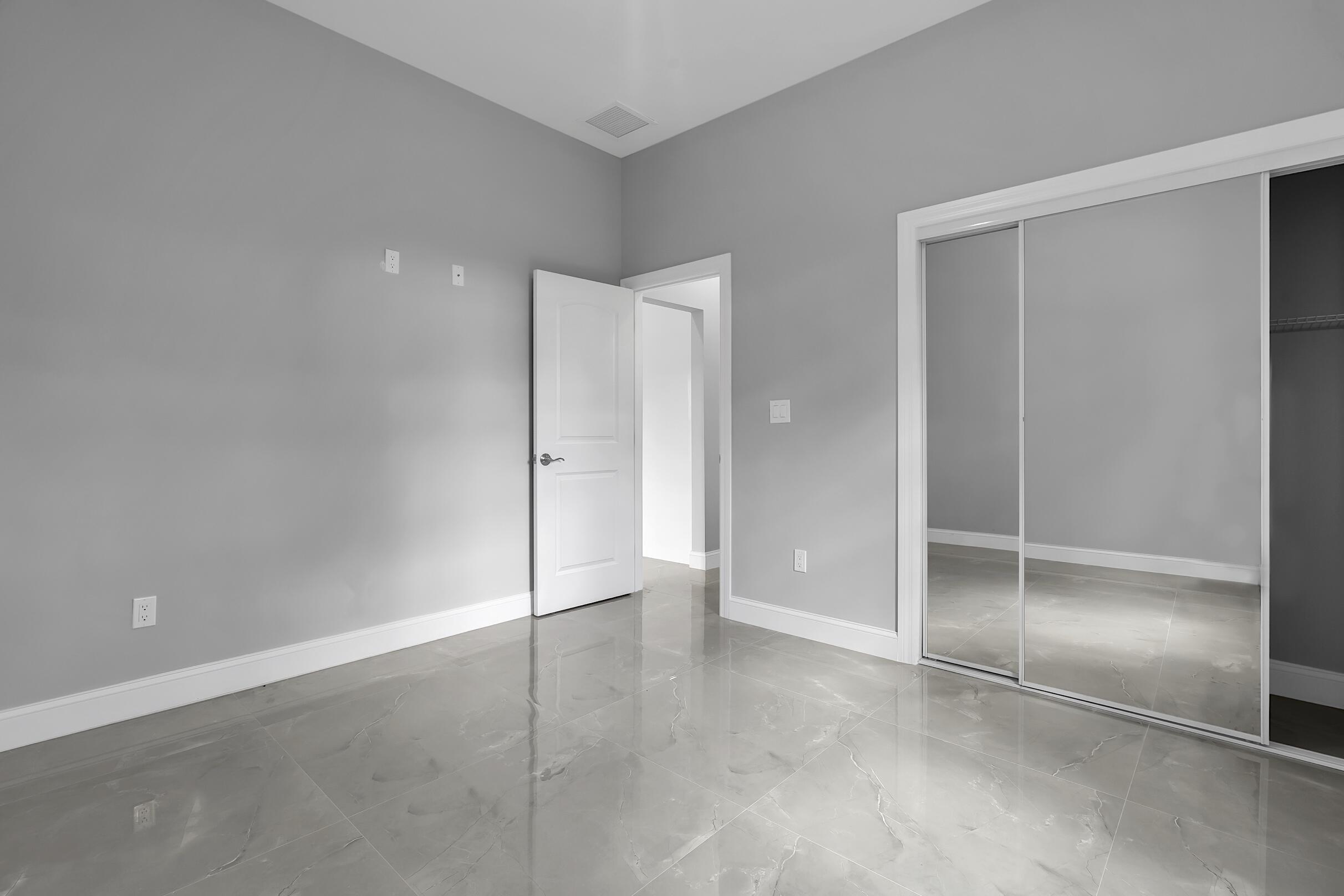 31-42-41~ S 252.9 FT OF N  638.76 FT OF W 204.6 FT - Residential