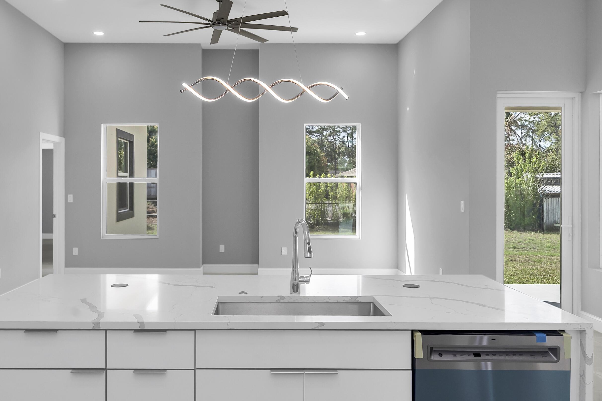 31-42-41~ S 252.9 FT OF N  638.76 FT OF W 204.6 FT - Residential