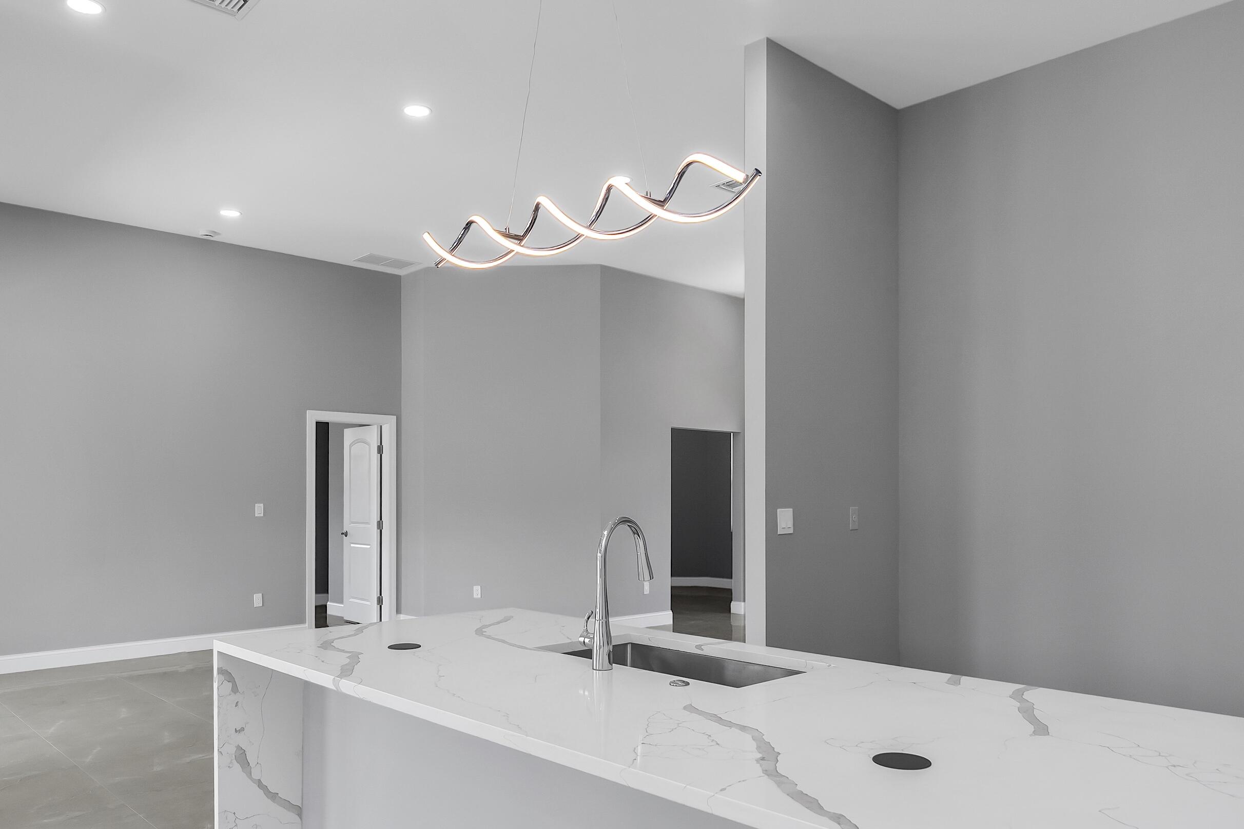 31-42-41~ S 252.9 FT OF N  638.76 FT OF W 204.6 FT - Residential